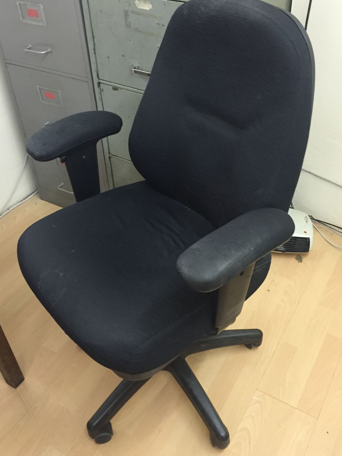 1 x Black Office Chair - CL171 - Location: London, N4 - Image 3 of 3