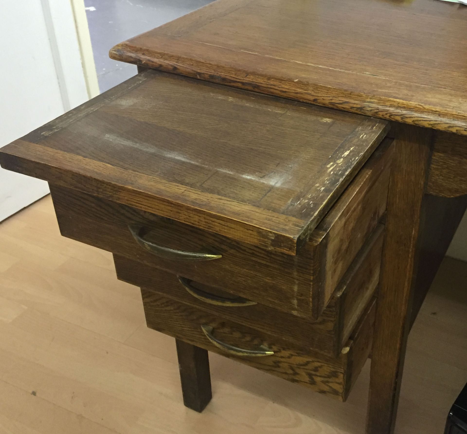 1 x Attractive Writing Desk - CL171 - Location: London, N4 - Image 8 of 8