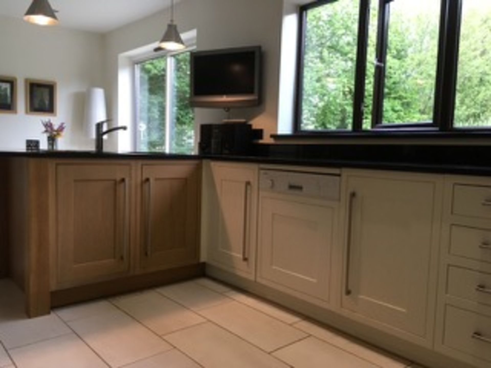 1 x Bespoke Solid Wood Fitted Kitchen With Granite Worktops - Pre-owned In Good Condtion - CL172 - - Image 10 of 22