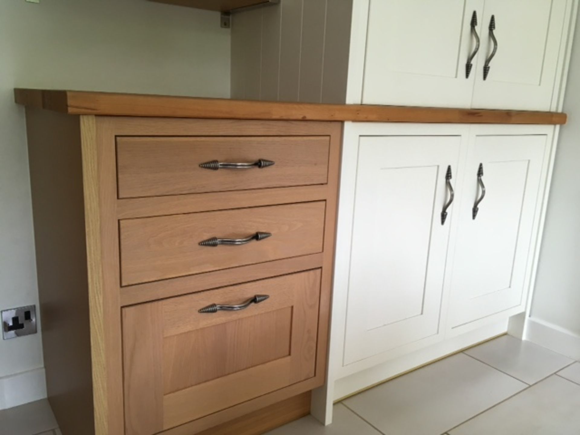 1 x Bespoke Solid Wood Fitted Kitchen With Granite Worktops - Pre-owned In Good Condtion - CL172 - - Image 16 of 22