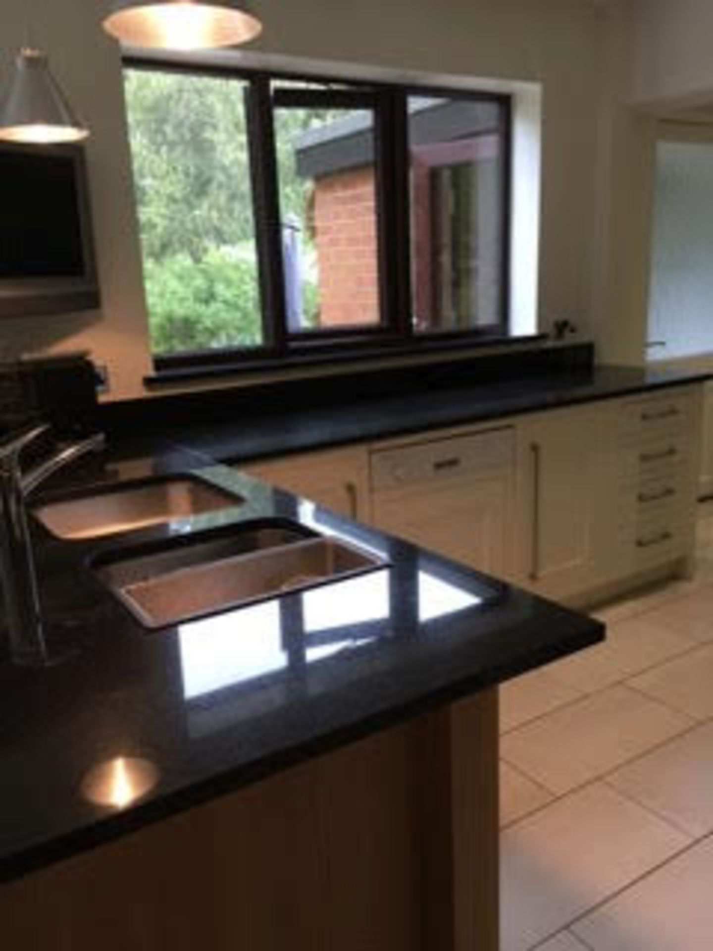1 x Bespoke Solid Wood Fitted Kitchen With Granite Worktops - Pre-owned In Good Condtion - CL172 - - Image 17 of 22