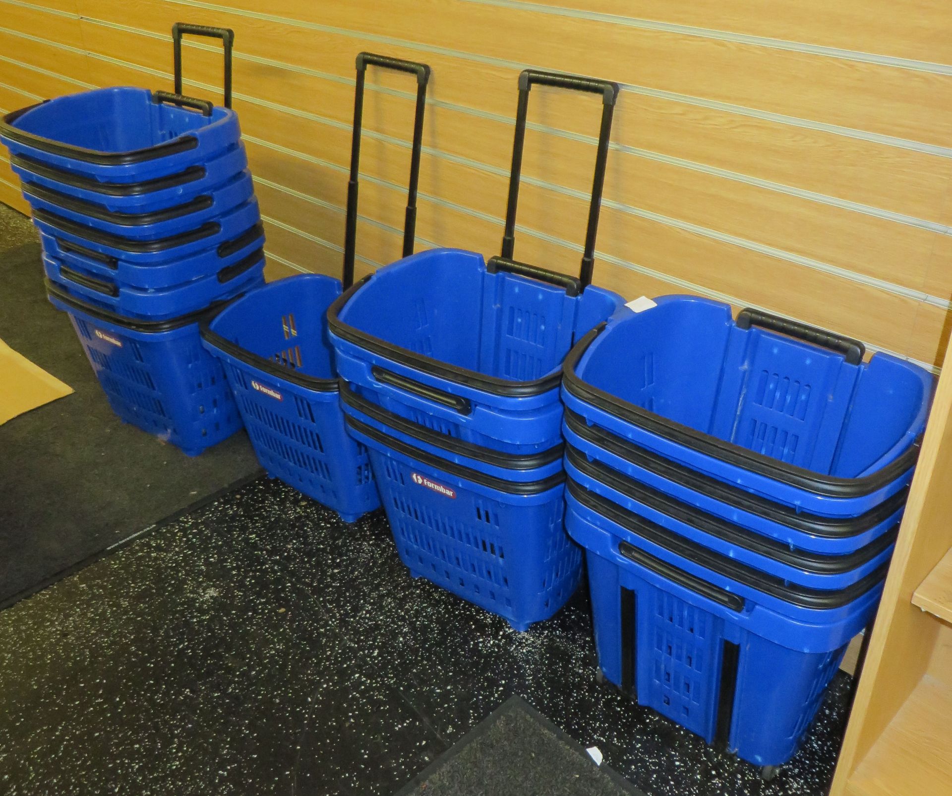 17 x Blue Wheeled Shopping Baskets with Extendable Handles - Ref: 023 - CL173 - Location: Altrincham - Image 3 of 4