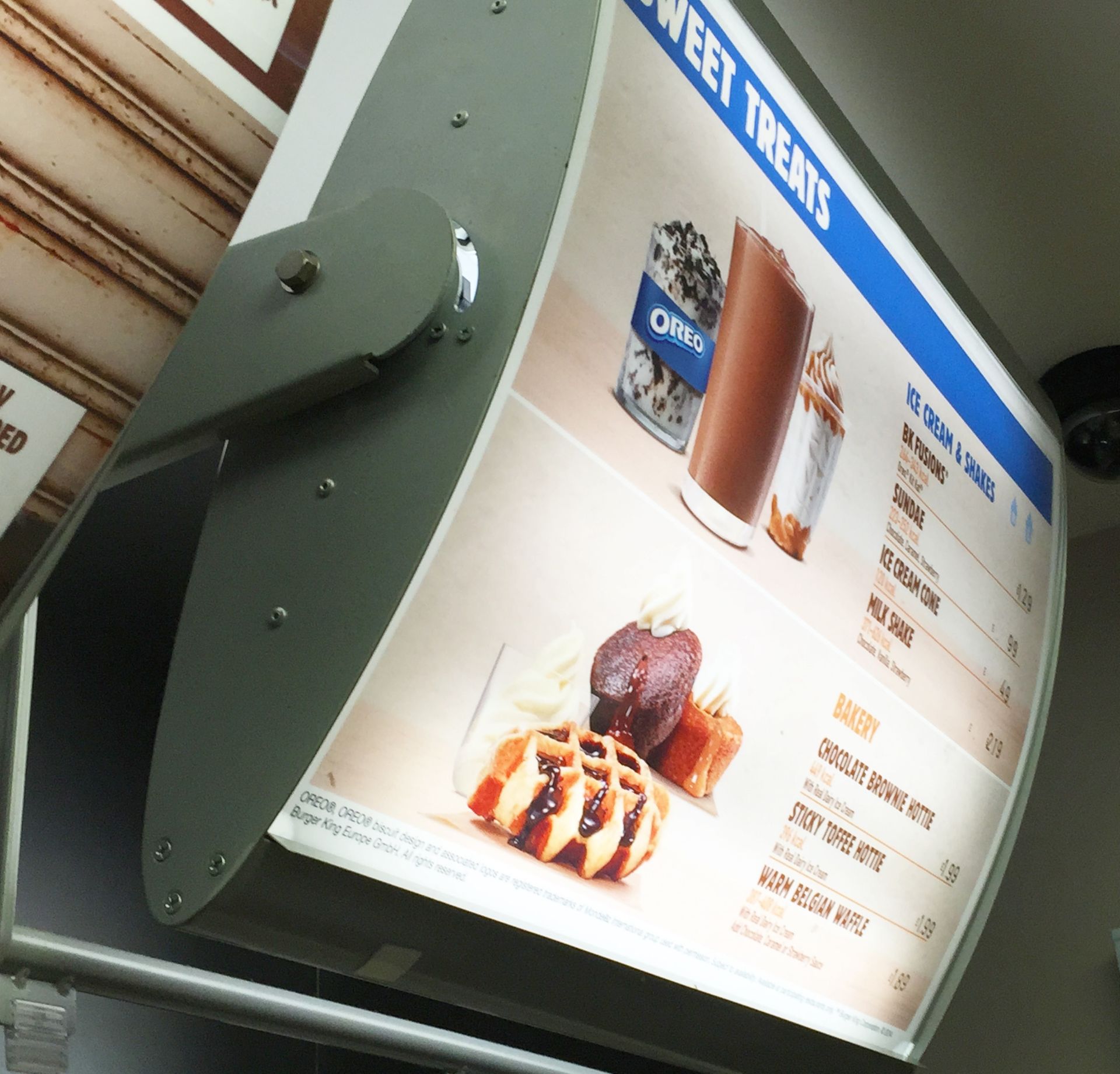 1 x Wall Mounted Curved Rotating Menu Light Box - H60 x W68cm - Ideal For Fast Food Restaurants - CL - Image 2 of 2