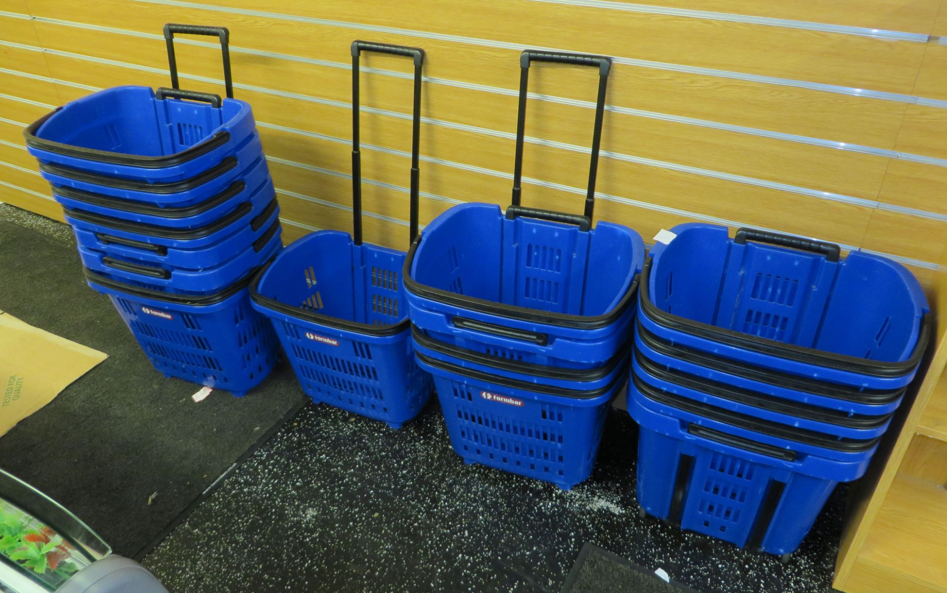 17 x Blue Wheeled Shopping Baskets with Extendable Handles - Ref: 023 - CL173 - Location: Altrincham