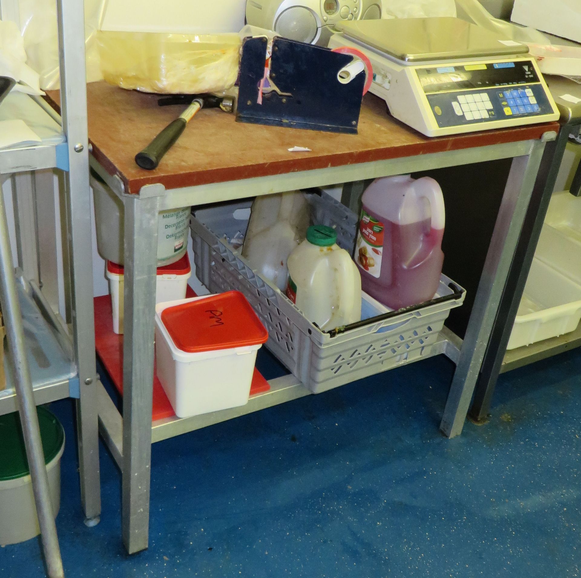 1 x Stainless Steel Butchers Tables with Poly Chopping Board Top - Ref: 033 - CL173 - Location: Altr - Image 4 of 4