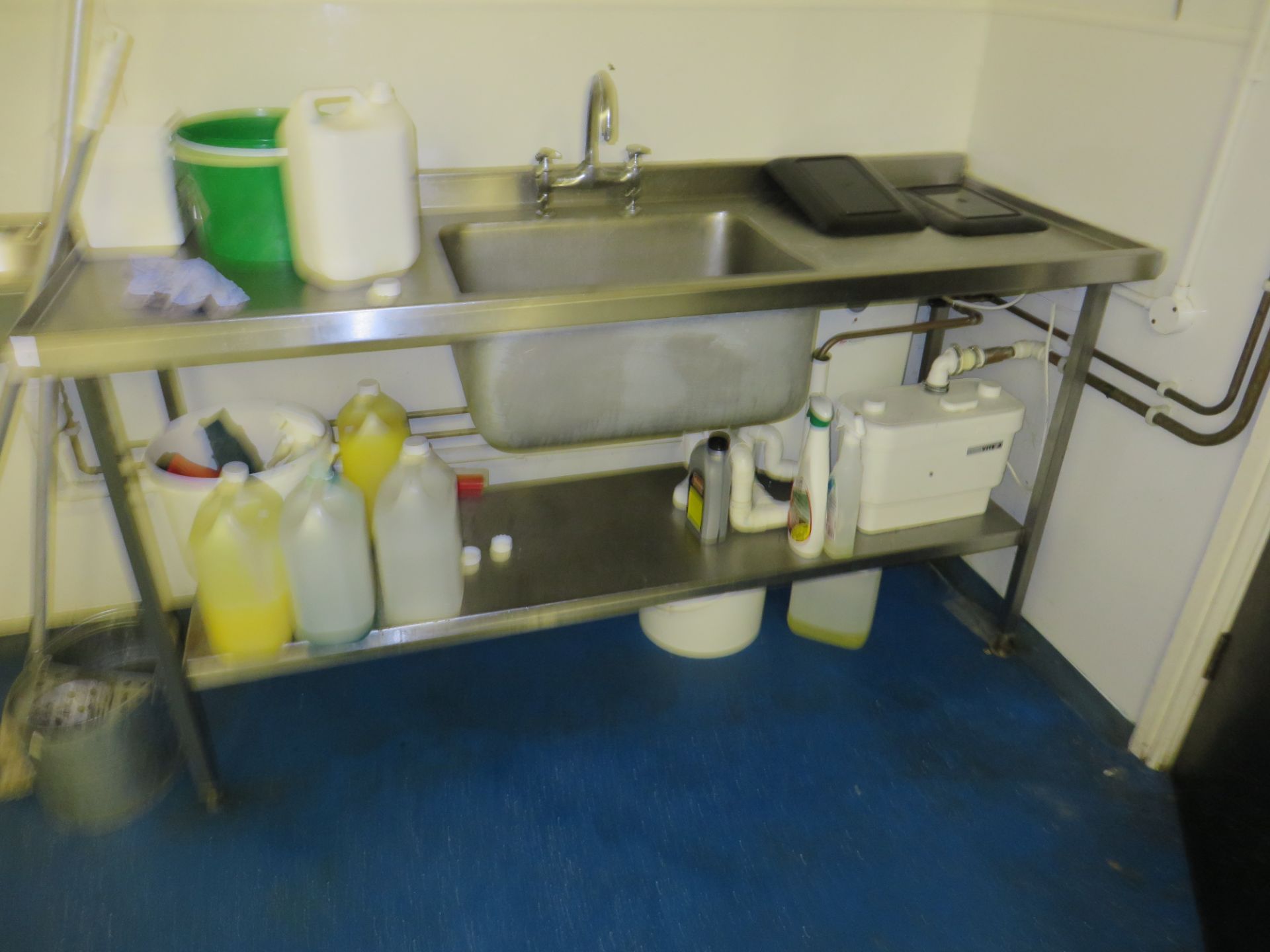 1 x Metal Sink - Single Bowl, Double Draining Boards - Ref: 028 - CL173 - Location: Altrincham WA15< - Image 4 of 7