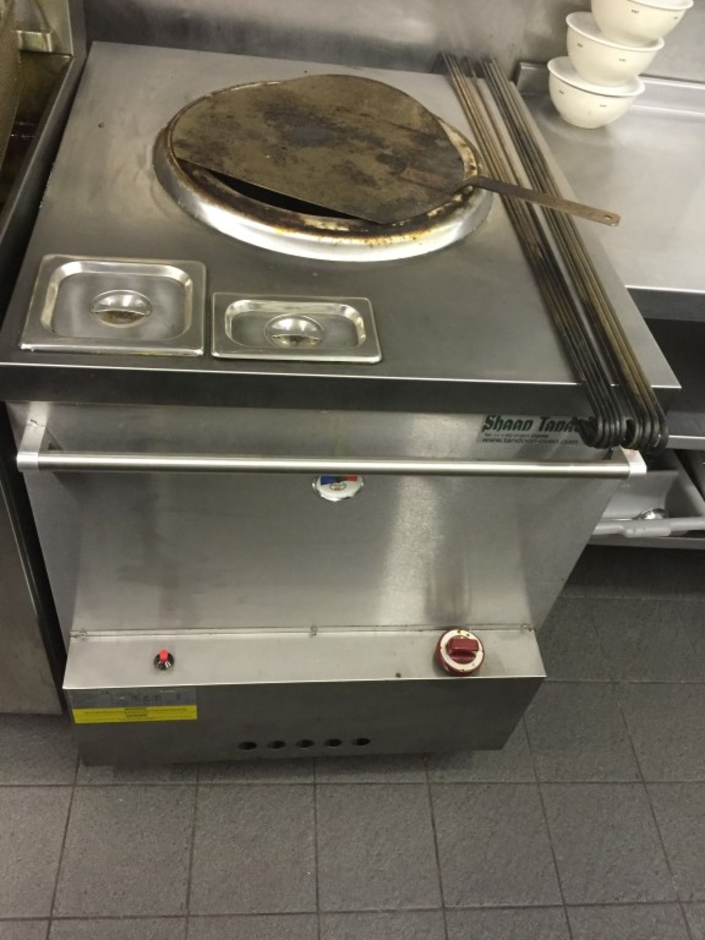 1 x Shaan Tandoori Commercial Oven - Dimensions: W71 x D76 x H86cm - Also Includes Skewers - Good Cl - Image 2 of 11