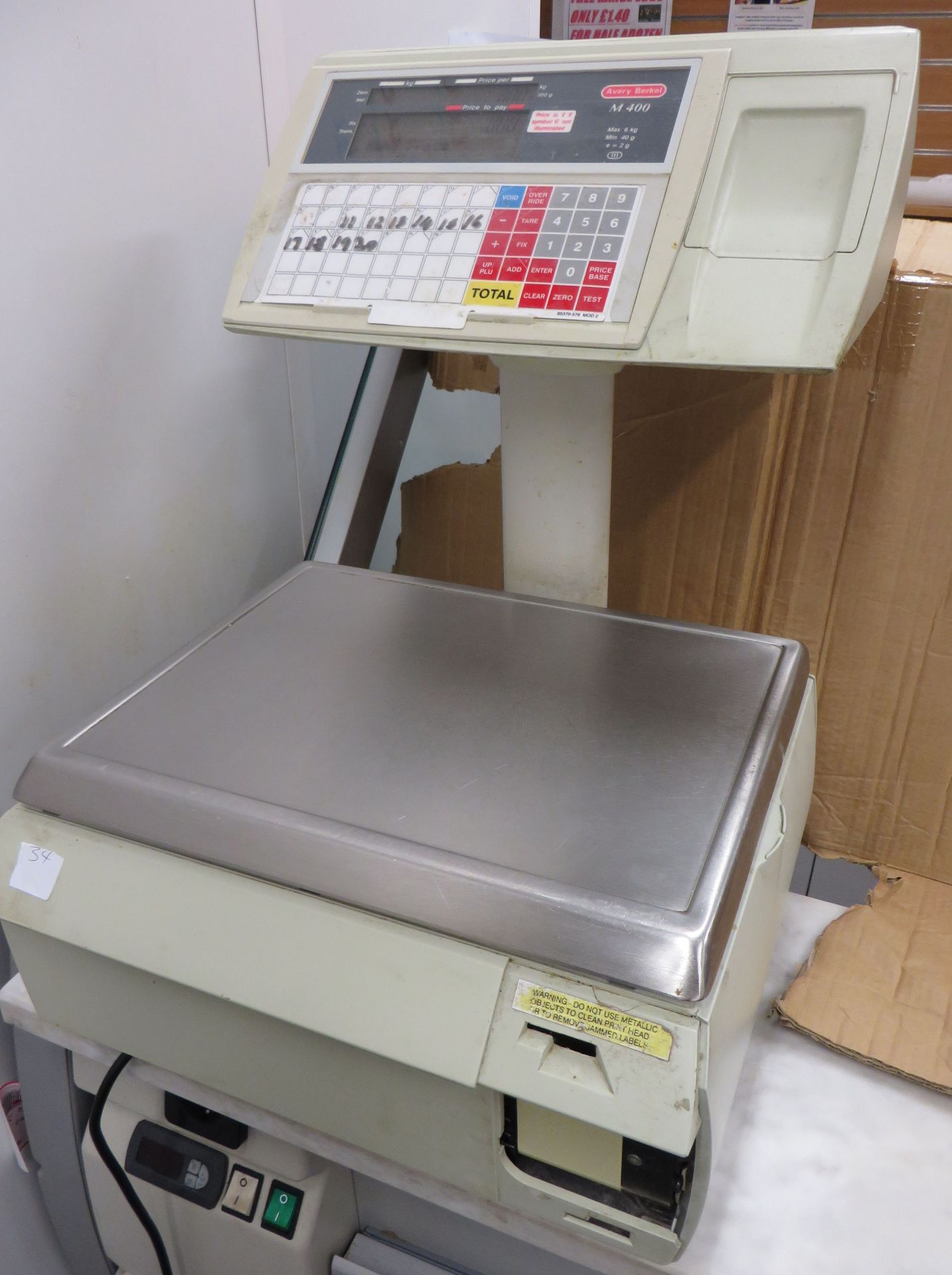 1 x Avery Berkel M400 Retail System Scale with column-mounted display, keyboard and built-in label / - Image 3 of 7