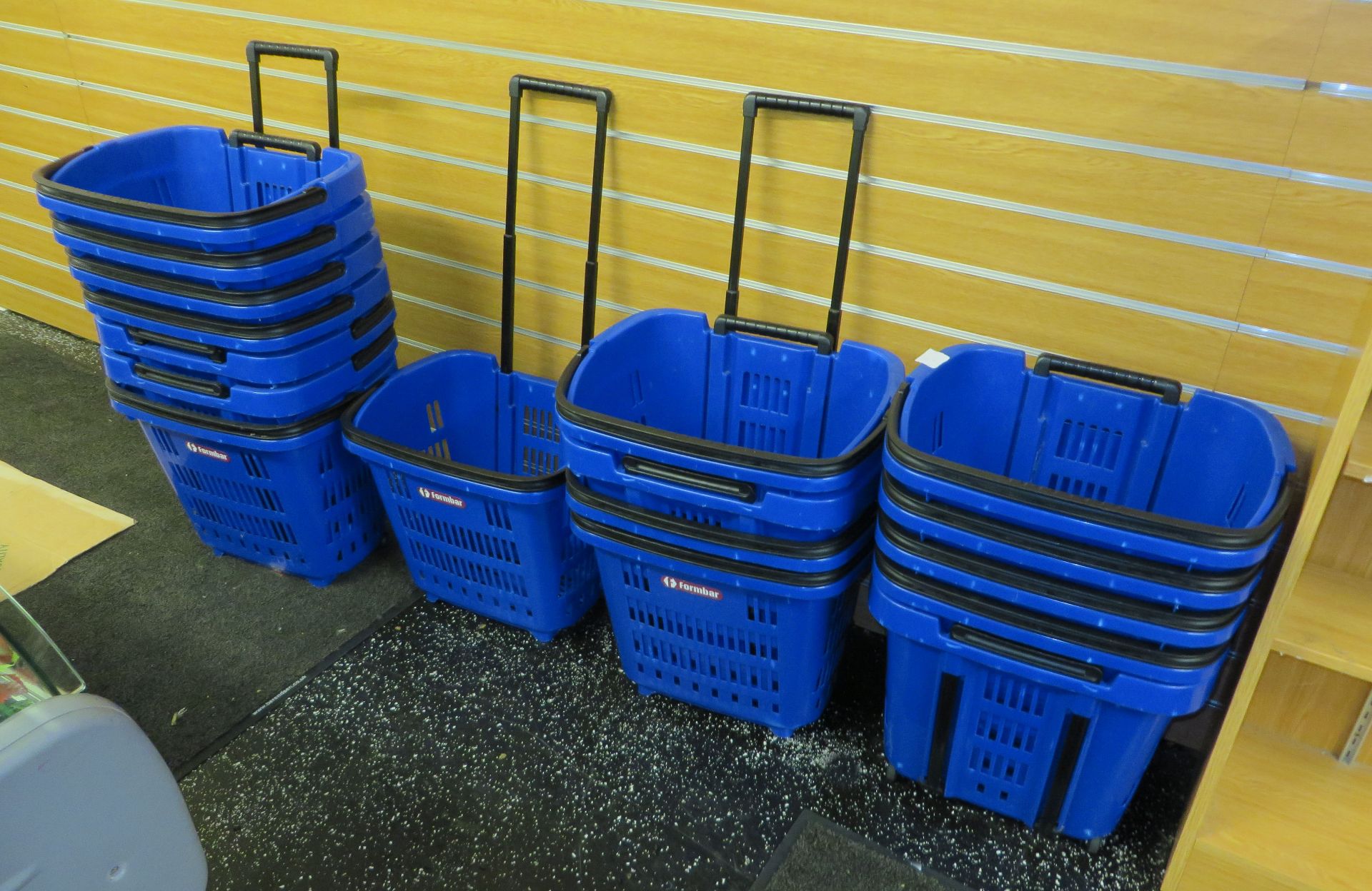 17 x Blue Wheeled Shopping Baskets with Extendable Handles - Ref: 023 - CL173 - Location: Altrincham - Image 2 of 4