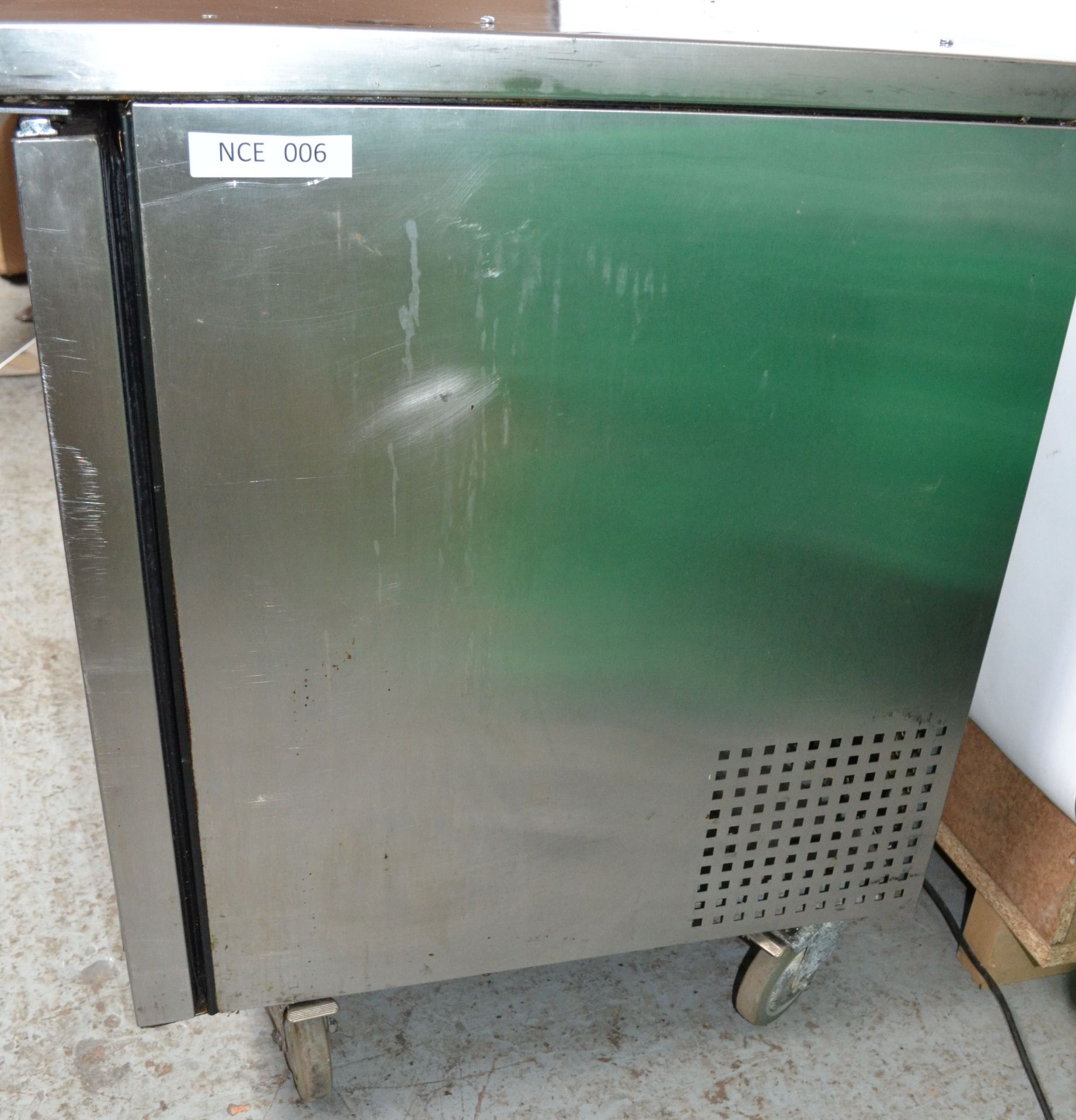 1 x TRUE TUC-60 60" Wheeled Undercounter Refrigerator - Ref NCE006 - CL007 - Location: Altrincham WA - Image 5 of 14