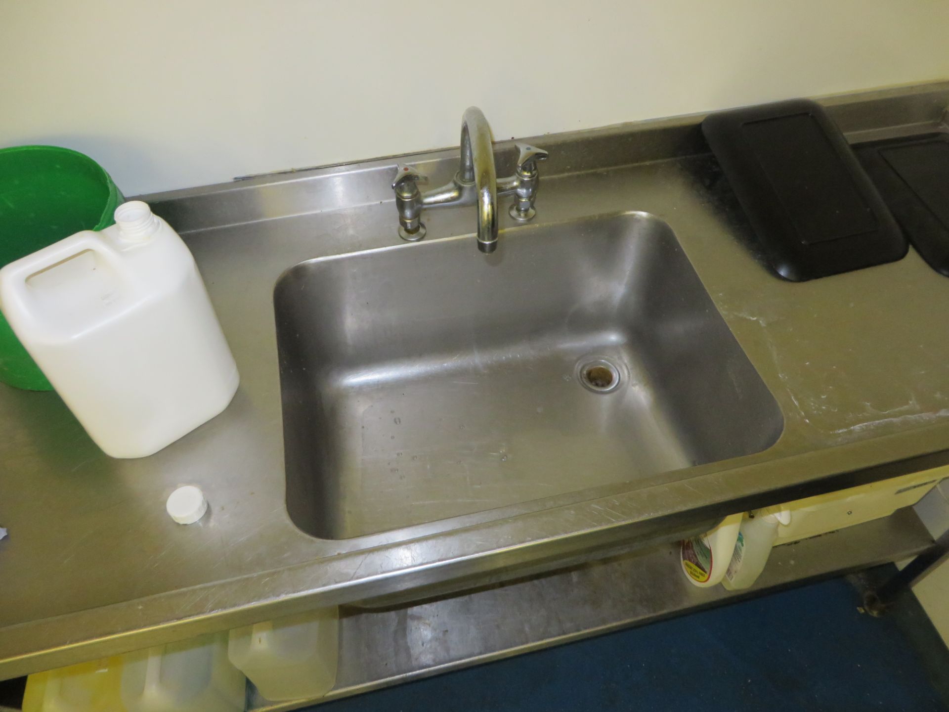 1 x Metal Sink - Single Bowl, Double Draining Boards - Ref: 028 - CL173 - Location: Altrincham WA15< - Image 5 of 7