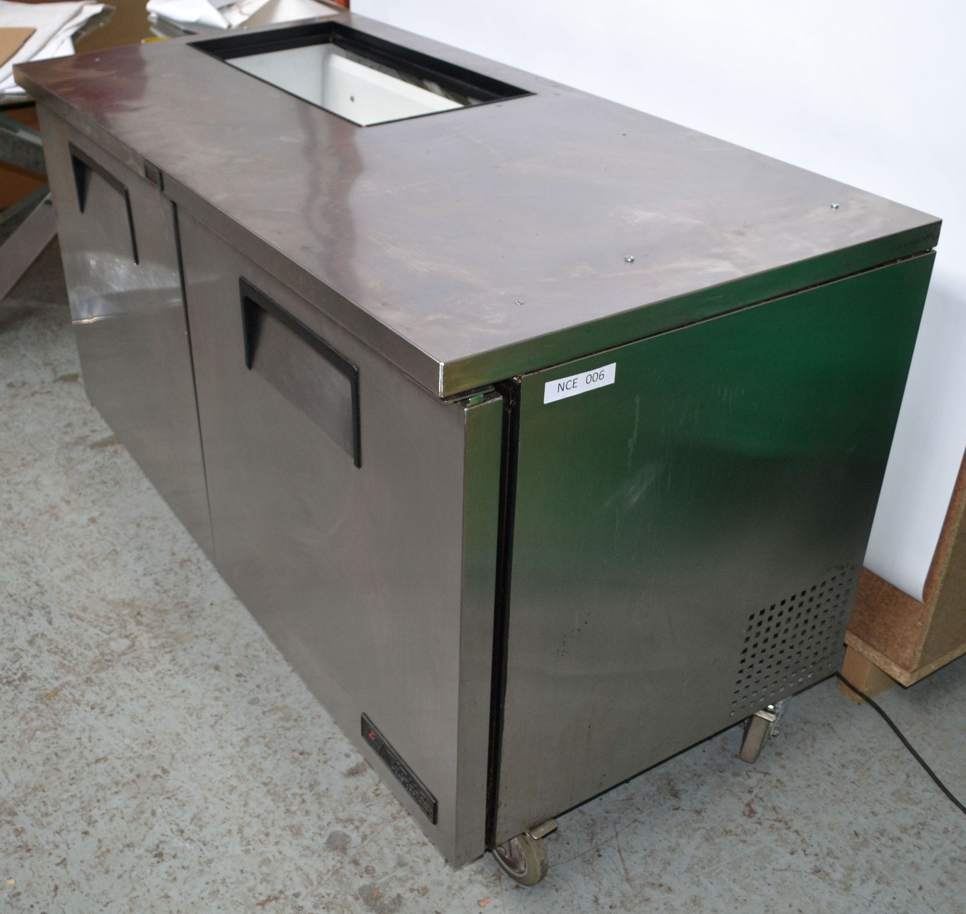 1 x TRUE TUC-60 60" Wheeled Undercounter Refrigerator - Ref NCE006 - CL007 - Location: Altrincham WA - Image 4 of 14