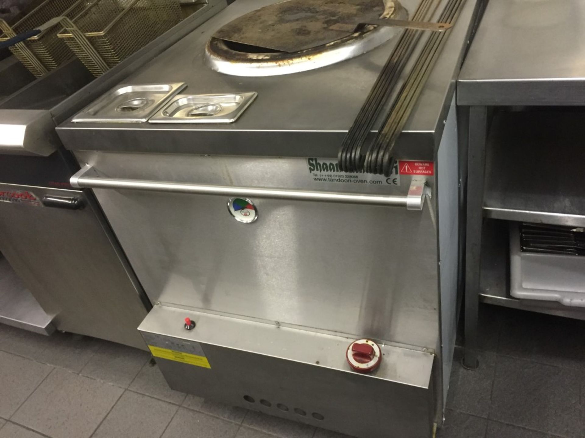 1 x Shaan Tandoori Commercial Oven - Dimensions: W71 x D76 x H86cm - Also Includes Skewers - Good Cl - Image 7 of 11