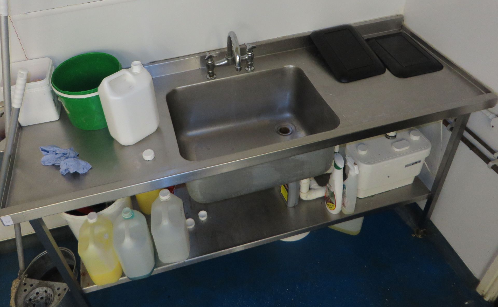 1 x Metal Sink - Single Bowl, Double Draining Boards - Ref: 028 - CL173 - Location: Altrincham WA15< - Image 6 of 7