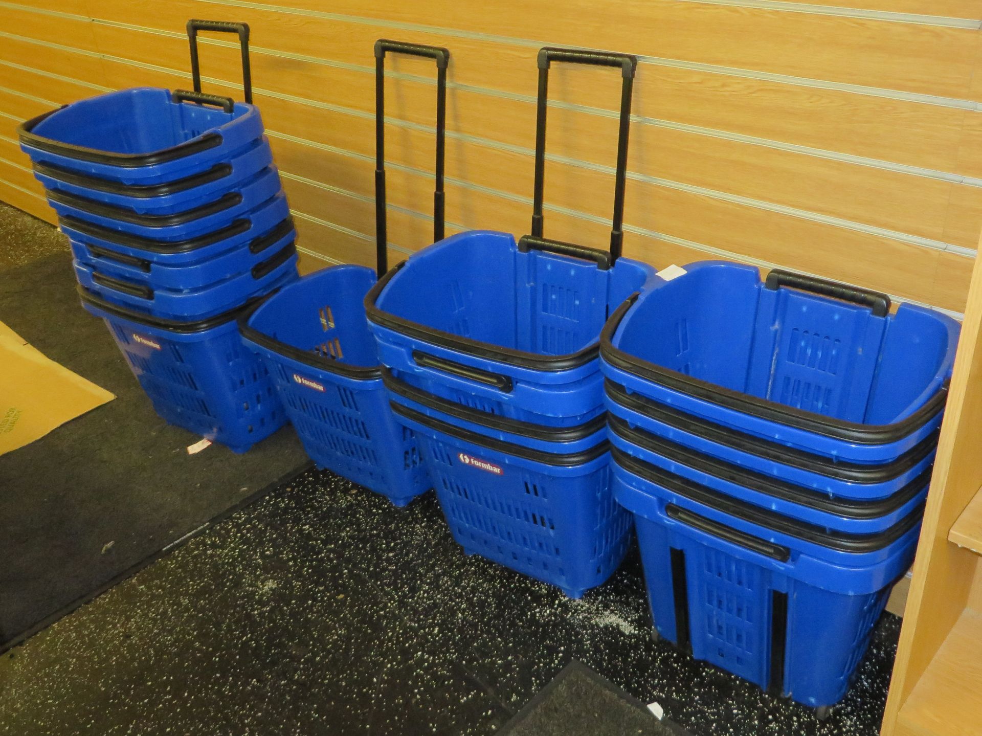 17 x Blue Wheeled Shopping Baskets with Extendable Handles - Ref: 023 - CL173 - Location: Altrincham - Image 4 of 4