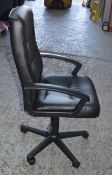 1 x Executives Office Swivel Chair - CL202 - Ref JP401 - Very Good Condition - Location: