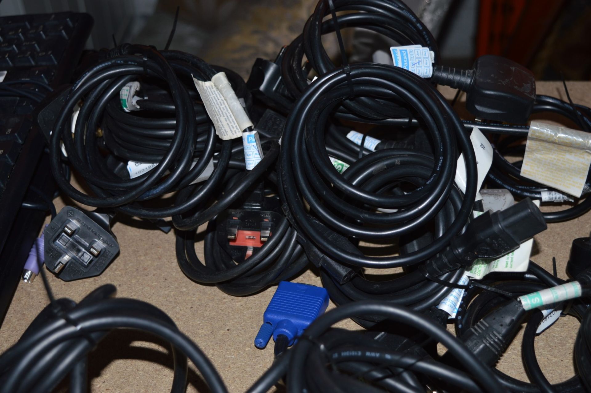 1 x Large Collection of Computer Equipment and Cables - Axis 70U Network Document Server, 17 x - Image 4 of 9