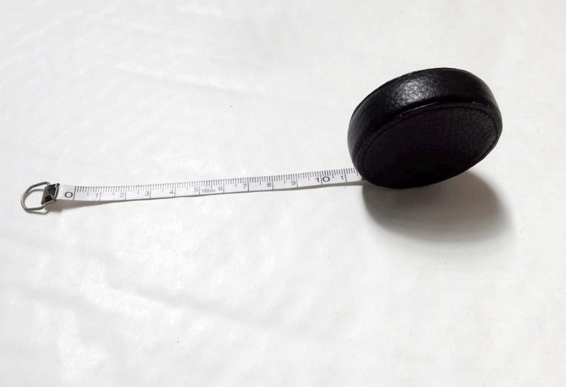 50 x Fine Leather 1.5m Tape Measures By ICE LONDON - Colour: Black - New Stock, Individually Wrapped - Image 5 of 5