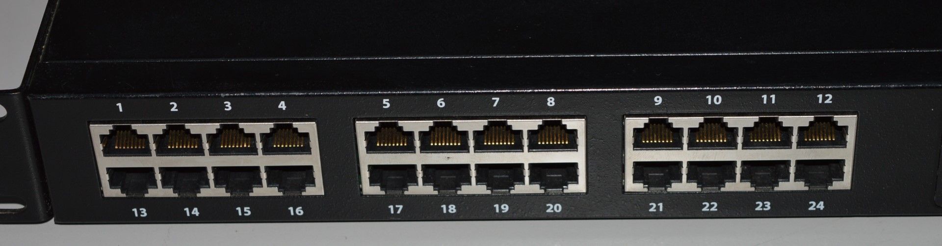 1 x USRobotics 10/100/1000 Mbps 24 Port Network Switch - CL011 - Ref JP430 - Location: Altrincham - Image 3 of 5