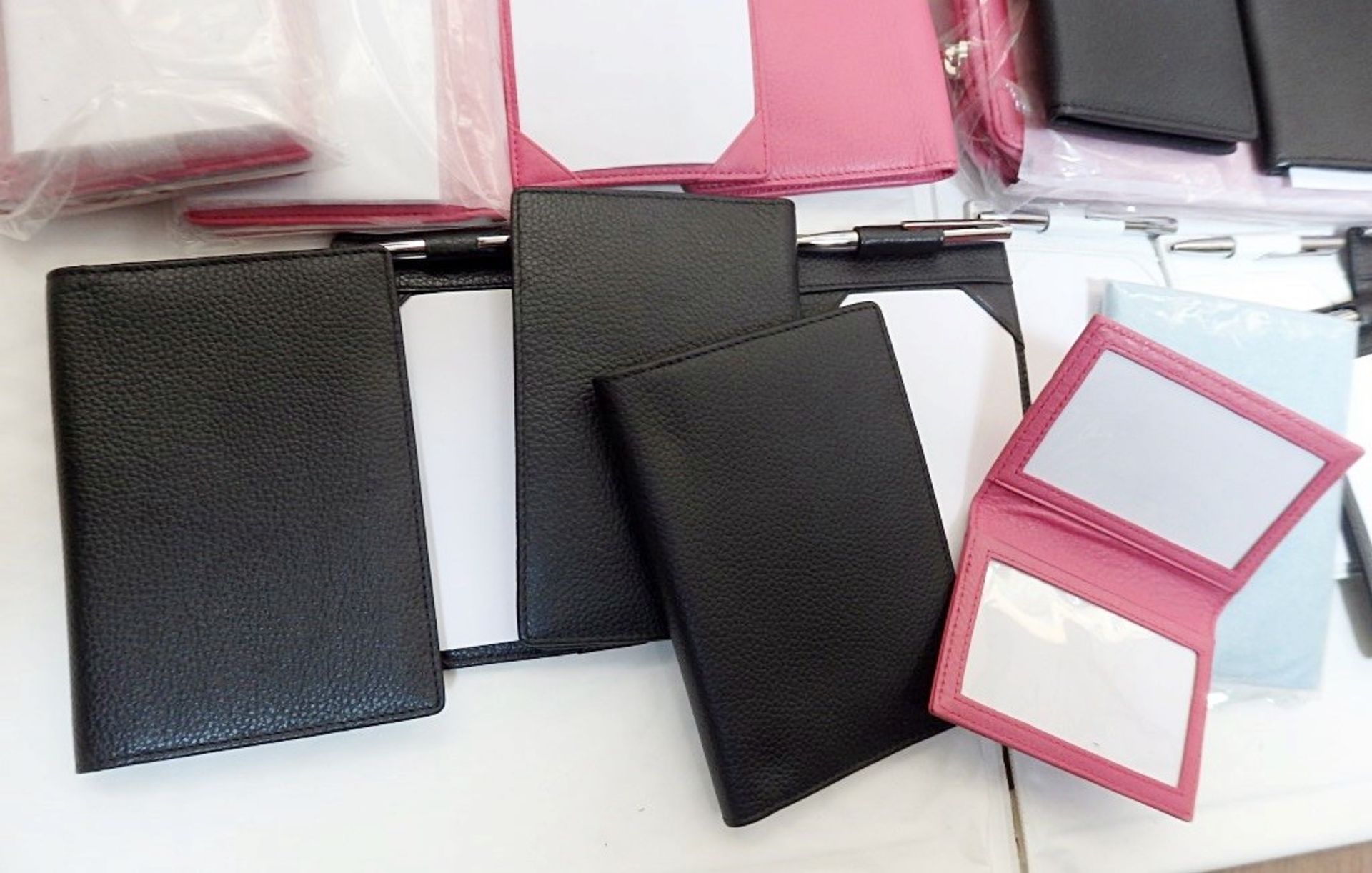 **Mixed Lot** 20 x Assorted Fine Leather Gift Items From ICE LONDON - Includes A Great Selection - Image 2 of 12