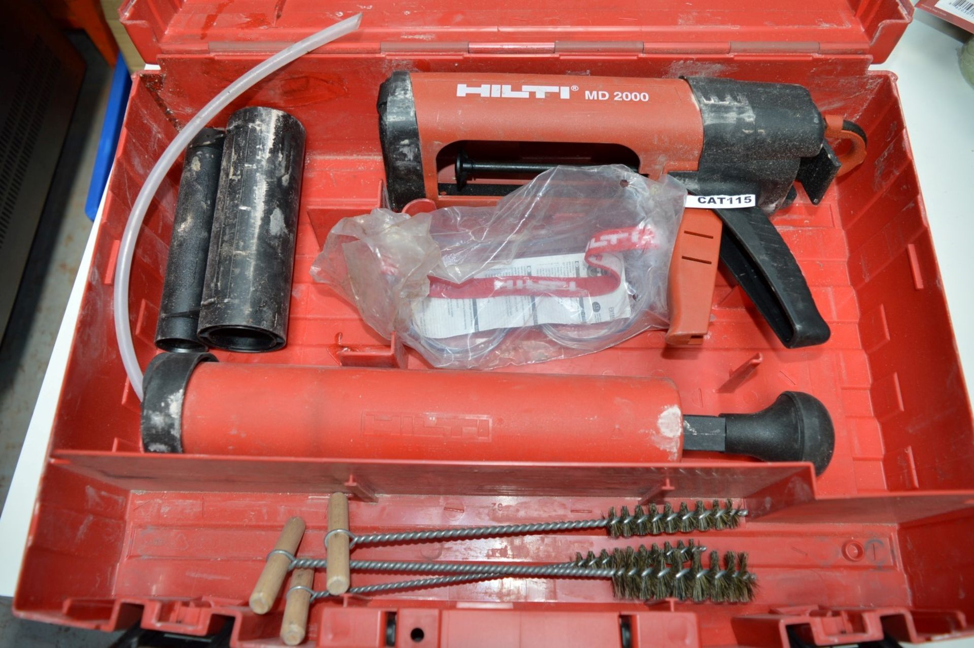 1 x Hilti MD2000 Manual HIT Adhesive Dispenser With Case, Pump, Brushes and Goggles - CL300 - Ref - Image 2 of 4