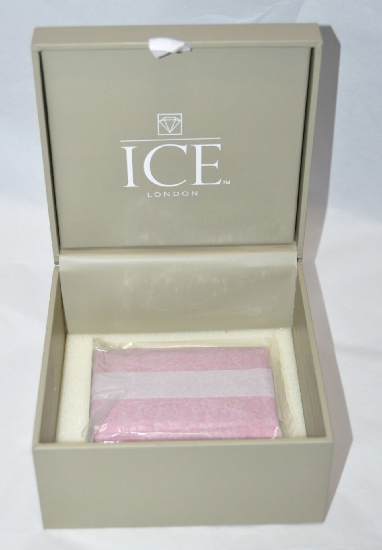 72 x Genuine Fine Leather Travel Card / Credit Card Holders by ICE London - EGW-6007-PK - Colour: - Image 2 of 6