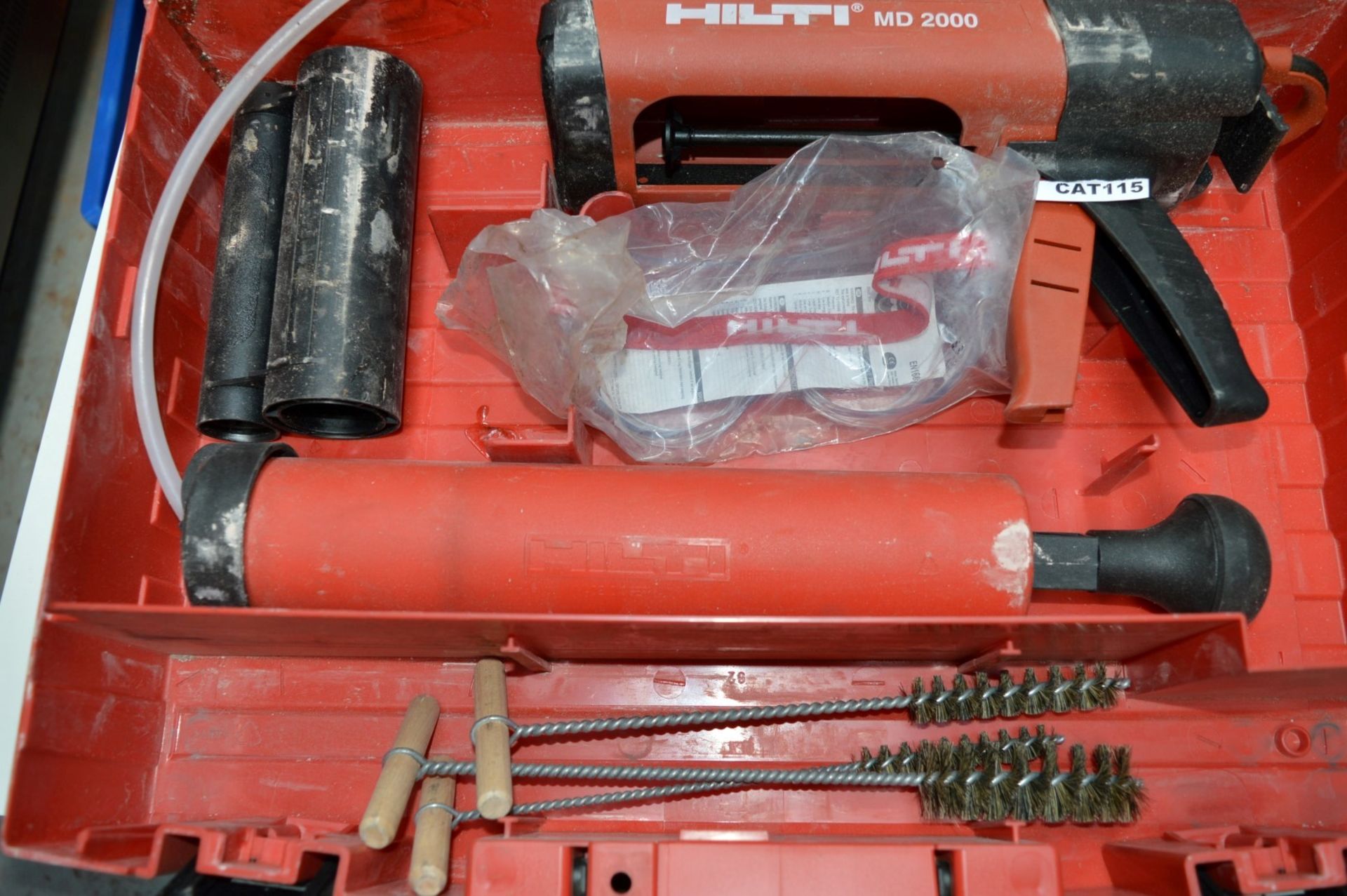 1 x Hilti MD2000 Manual HIT Adhesive Dispenser With Case, Pump, Brushes and Goggles - CL300 - Ref - Image 3 of 4