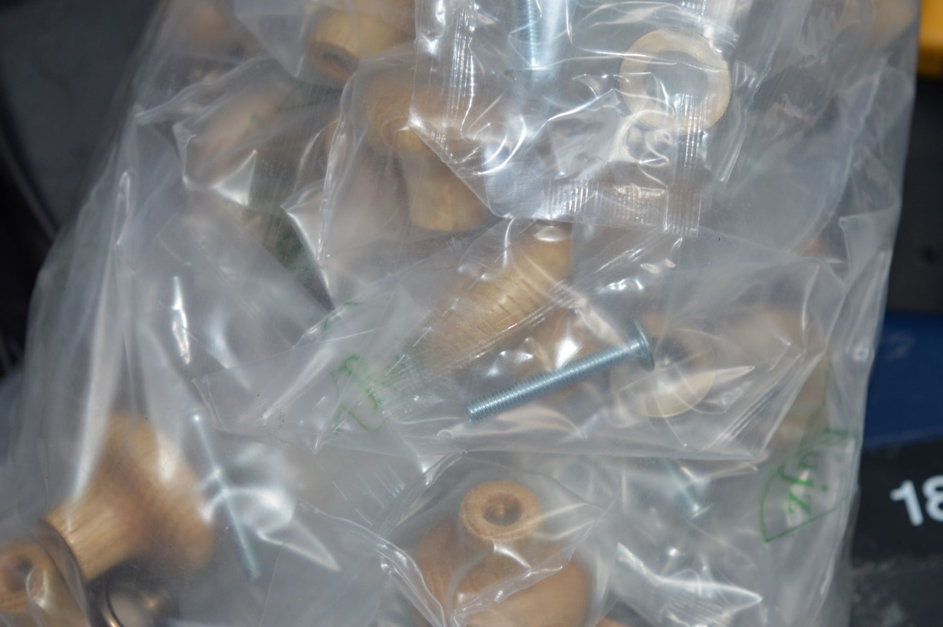 100 x Solid Oak Door Knobs With Brass Detail - Brand New - Individually Bagged With Fittings Ready - Image 4 of 4