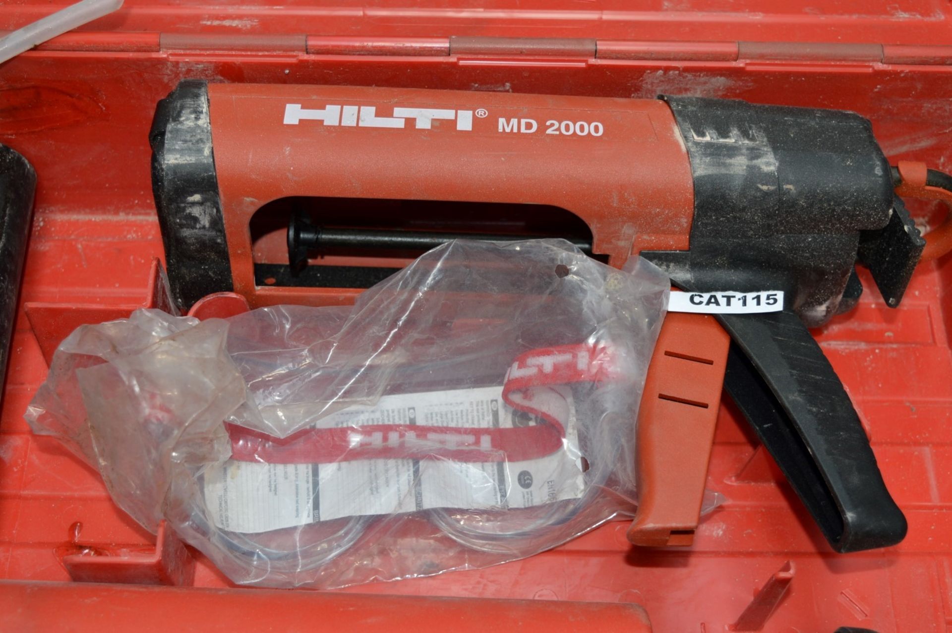 1 x Hilti MD2000 Manual HIT Adhesive Dispenser With Case, Pump, Brushes and Goggles - CL300 - Ref - Image 4 of 4