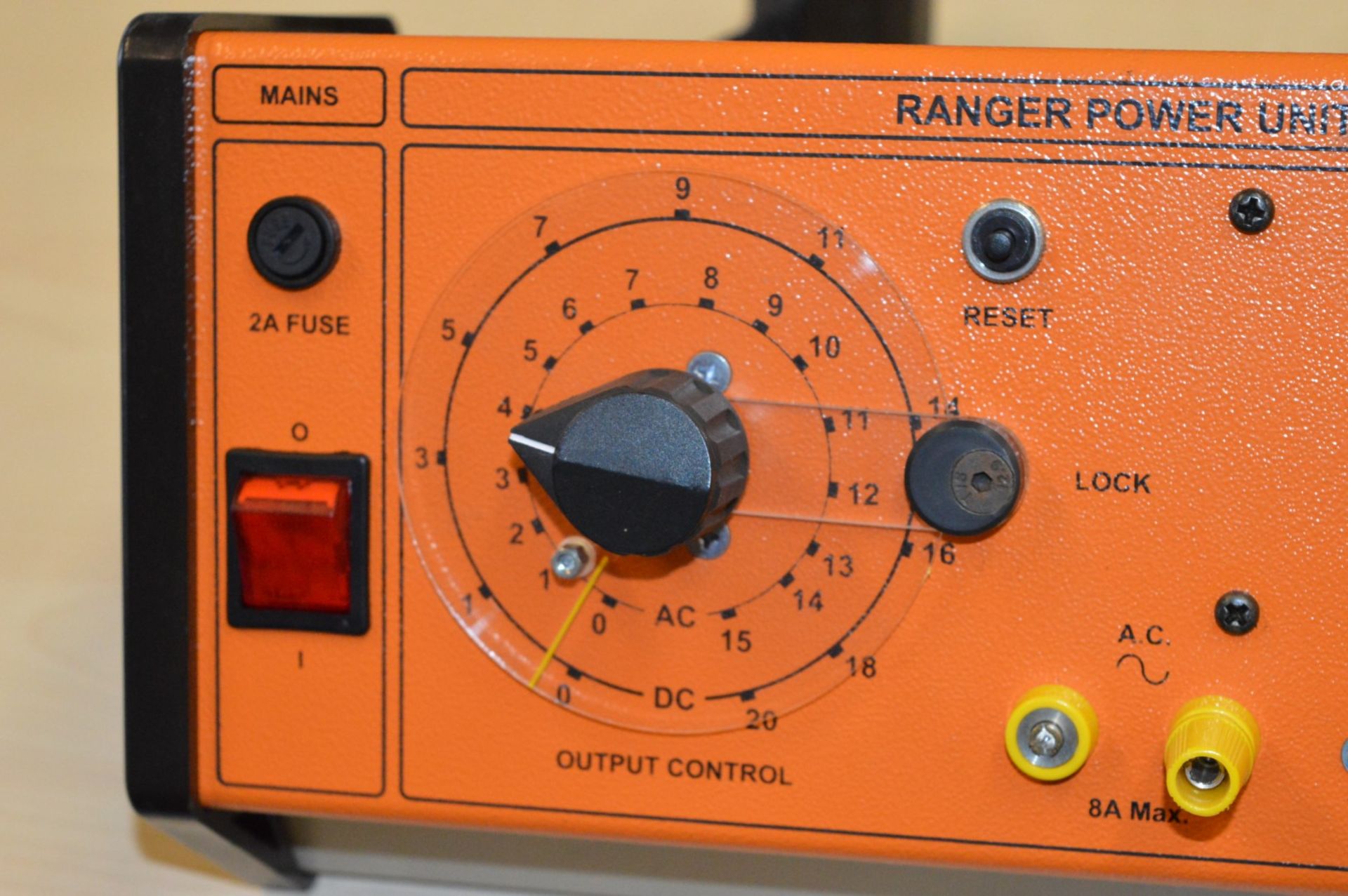 1 x Ranger Power Unit - Retro Range - Variable AC Upto 15 Volts and DC Upto 20 Volts - Ideal For - Image 2 of 6