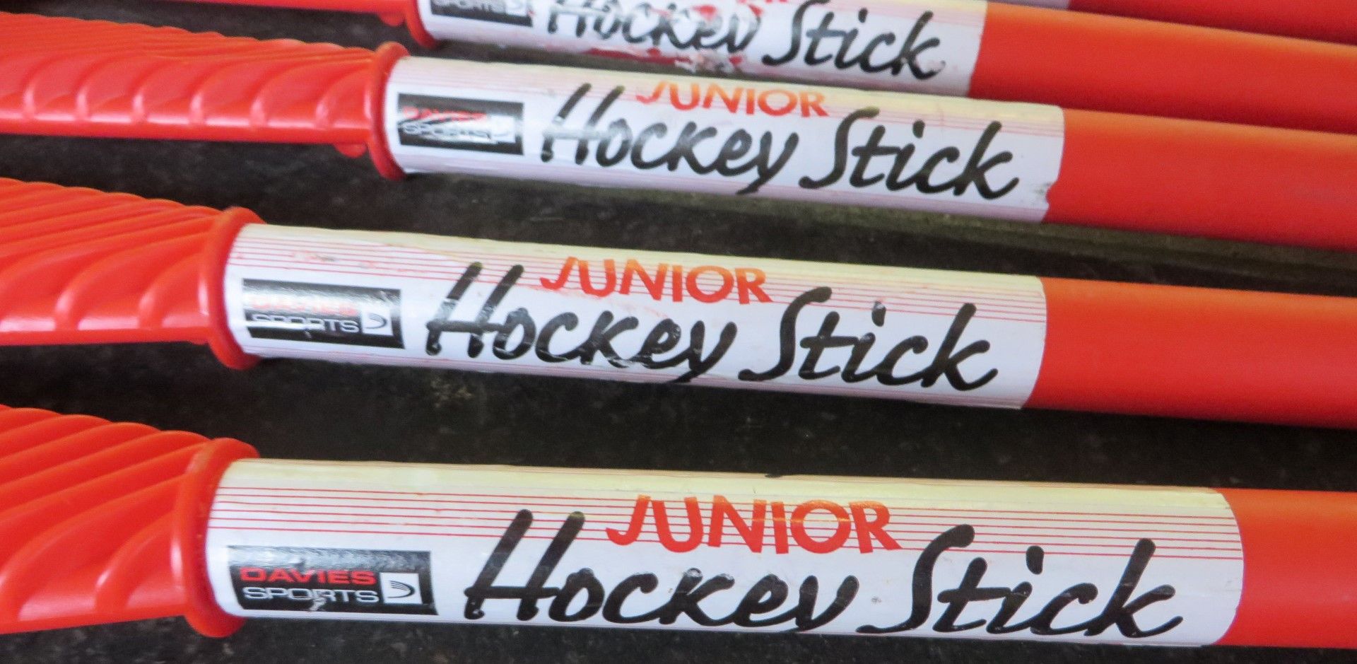 11 x Davies Sports Plastic Junior Hockey Sticks - Ref: DRT0116 - CL185 - Location: Stoke-on-Trent ST - Image 3 of 4