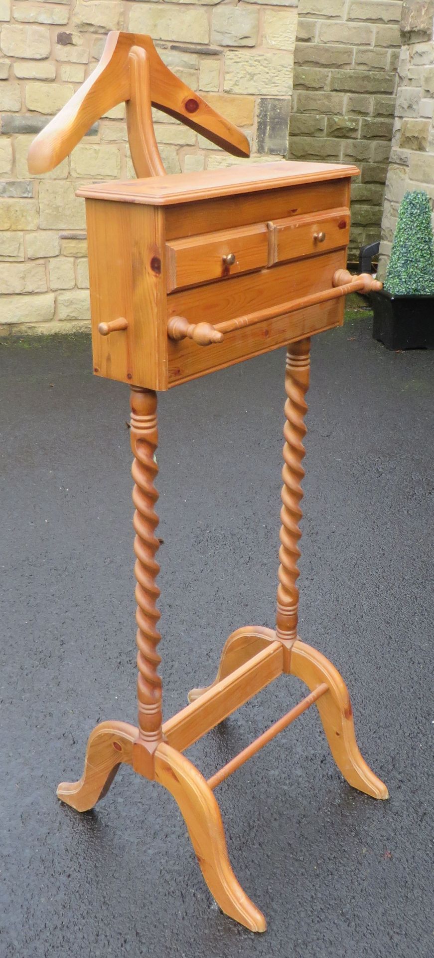1 x 2-Drawer Pine Mens Valet Stand - CL175 - Location: Bradshaw BL2 - NO VAT ON THE HAMMER - Image 2 of 9