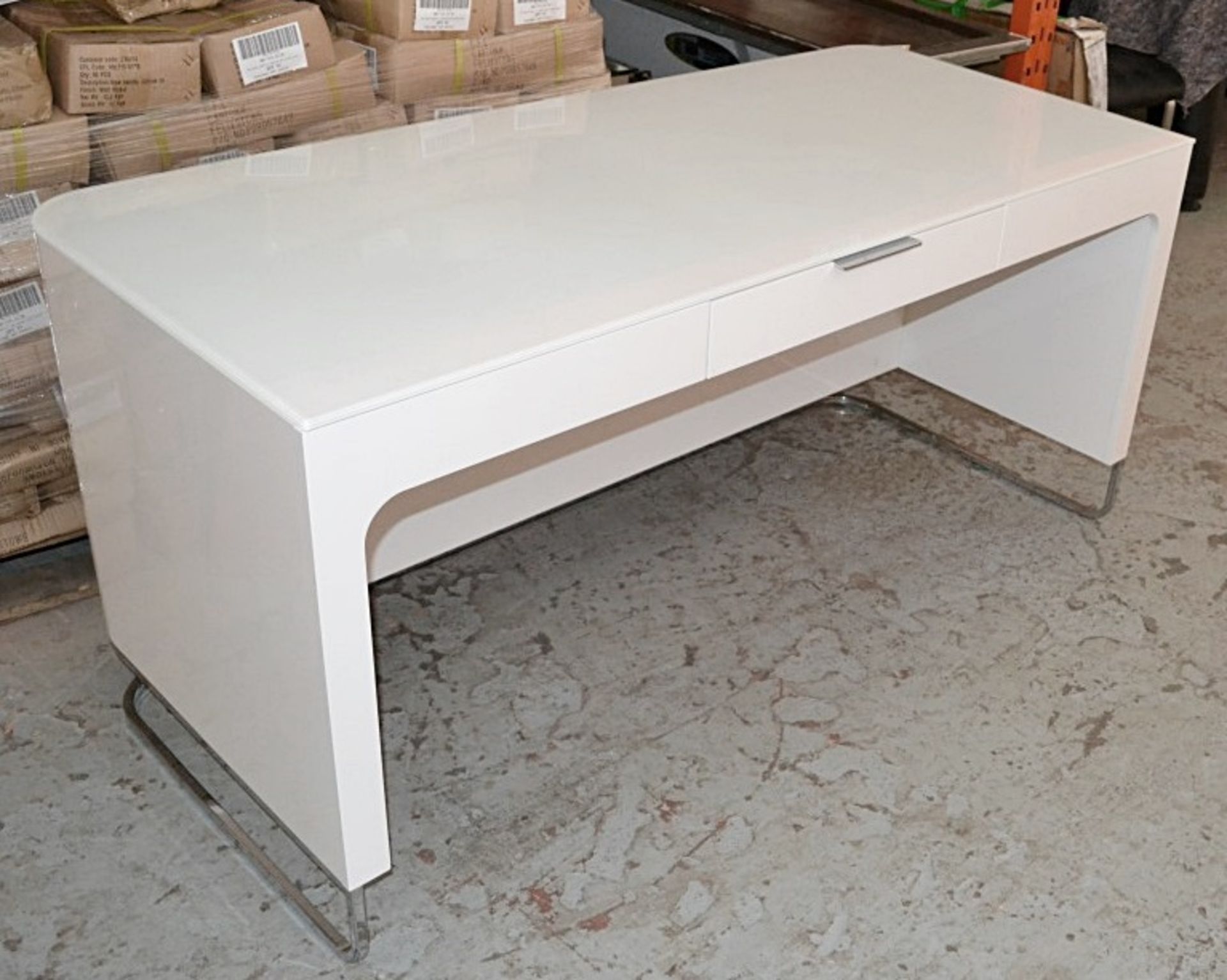 1 x LIGNE ROSET "Hyannis Port" Glass-topped Desk With A Gloss White Lacquer Finish - Dimensions: - Image 3 of 10