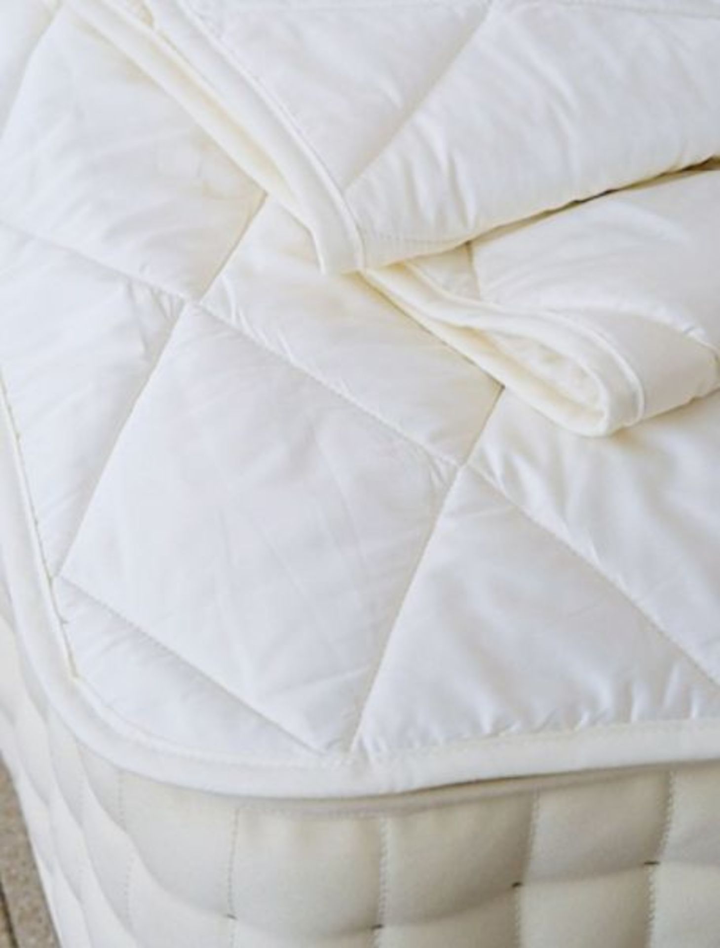 1 x VISPRING Quilted Mattress Protector - Dimensions 182x200cm - Ref: 1396831 P3 - CL087 - Location: