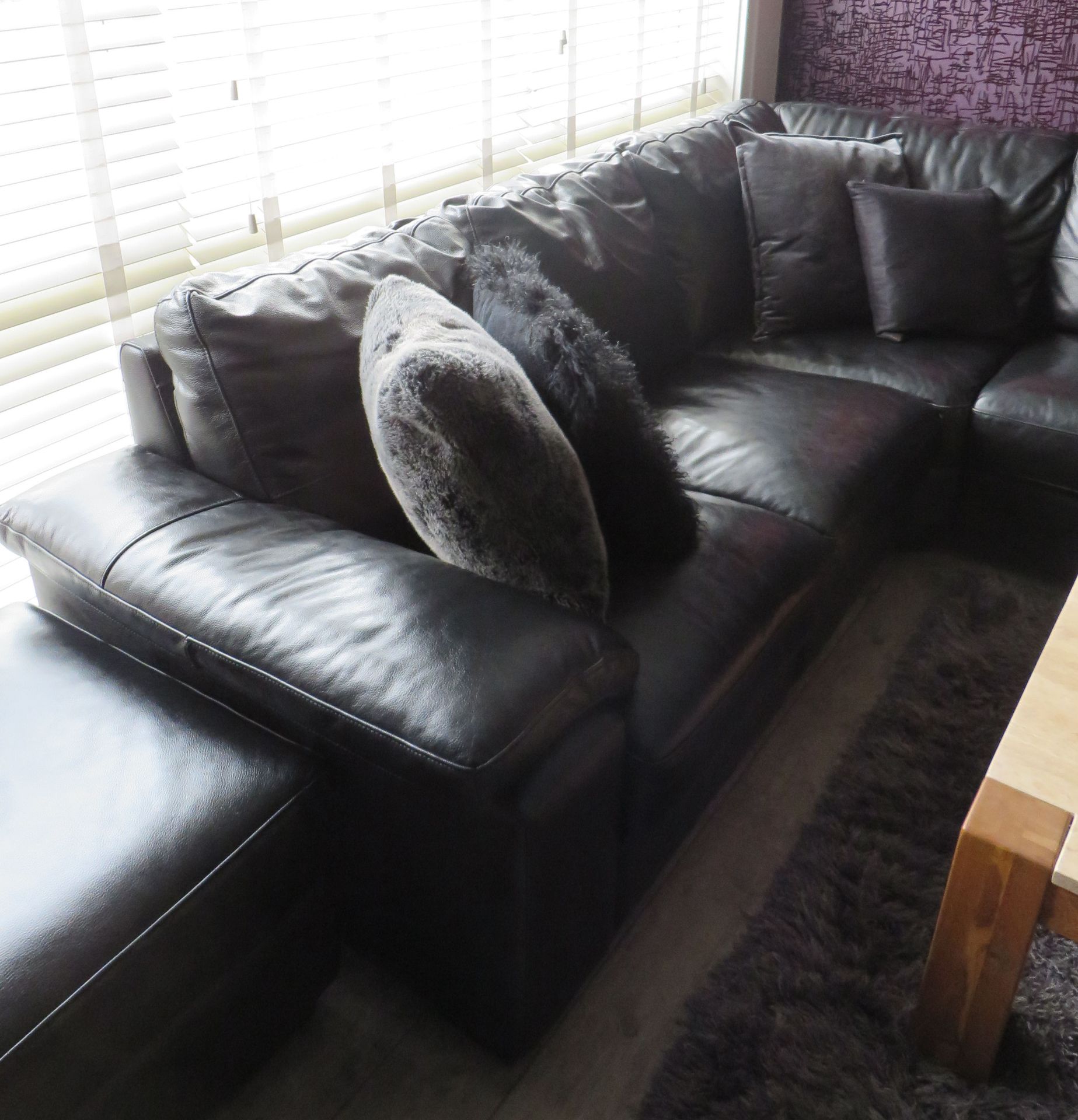 1 x Large Black Leather DFS Corner Sofa with 1 x Pouffe- Excellent Condition - Over £4000 new - Image 5 of 17