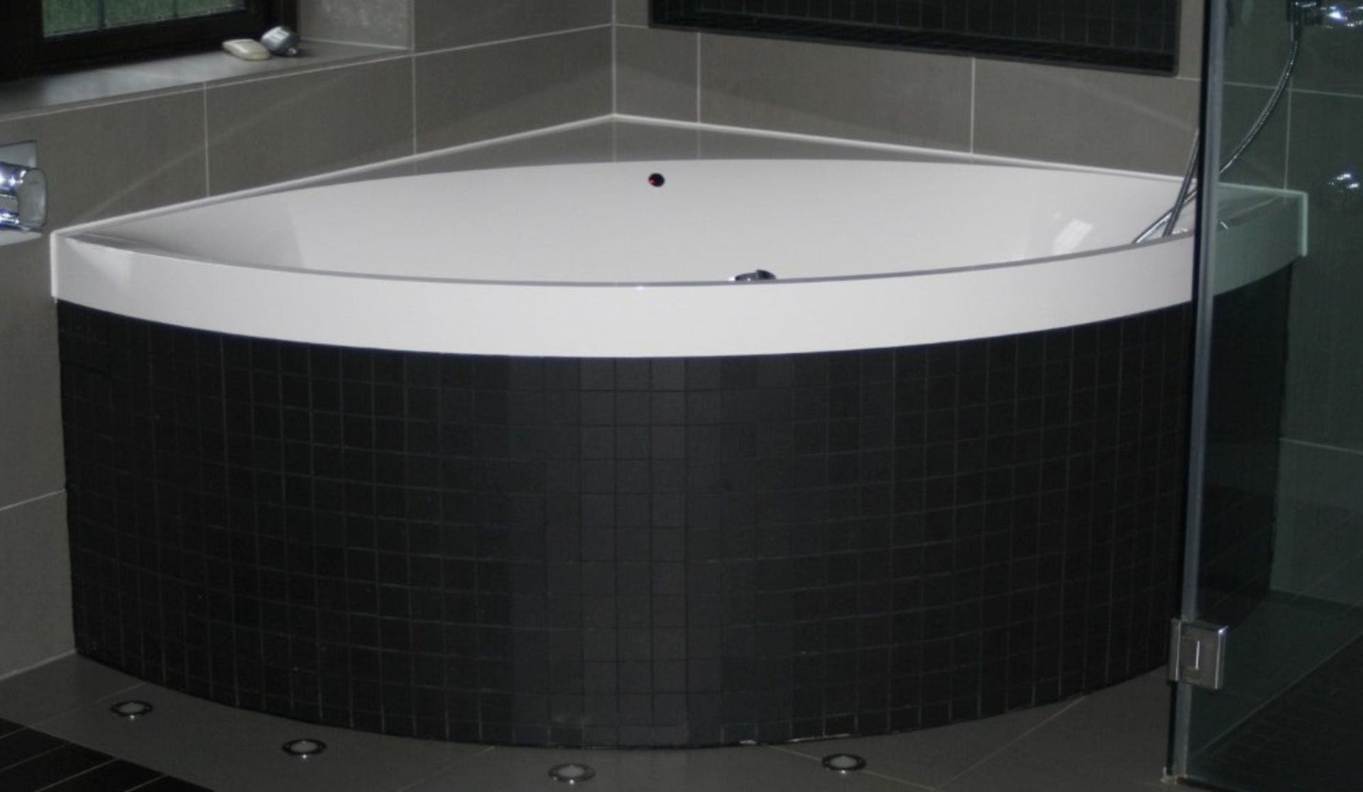 1 x Luxurious Villeroy & Boch Corner Whirlpool Bath - The Ultimate Fitness Combipool - Features 28 - Image 4 of 24