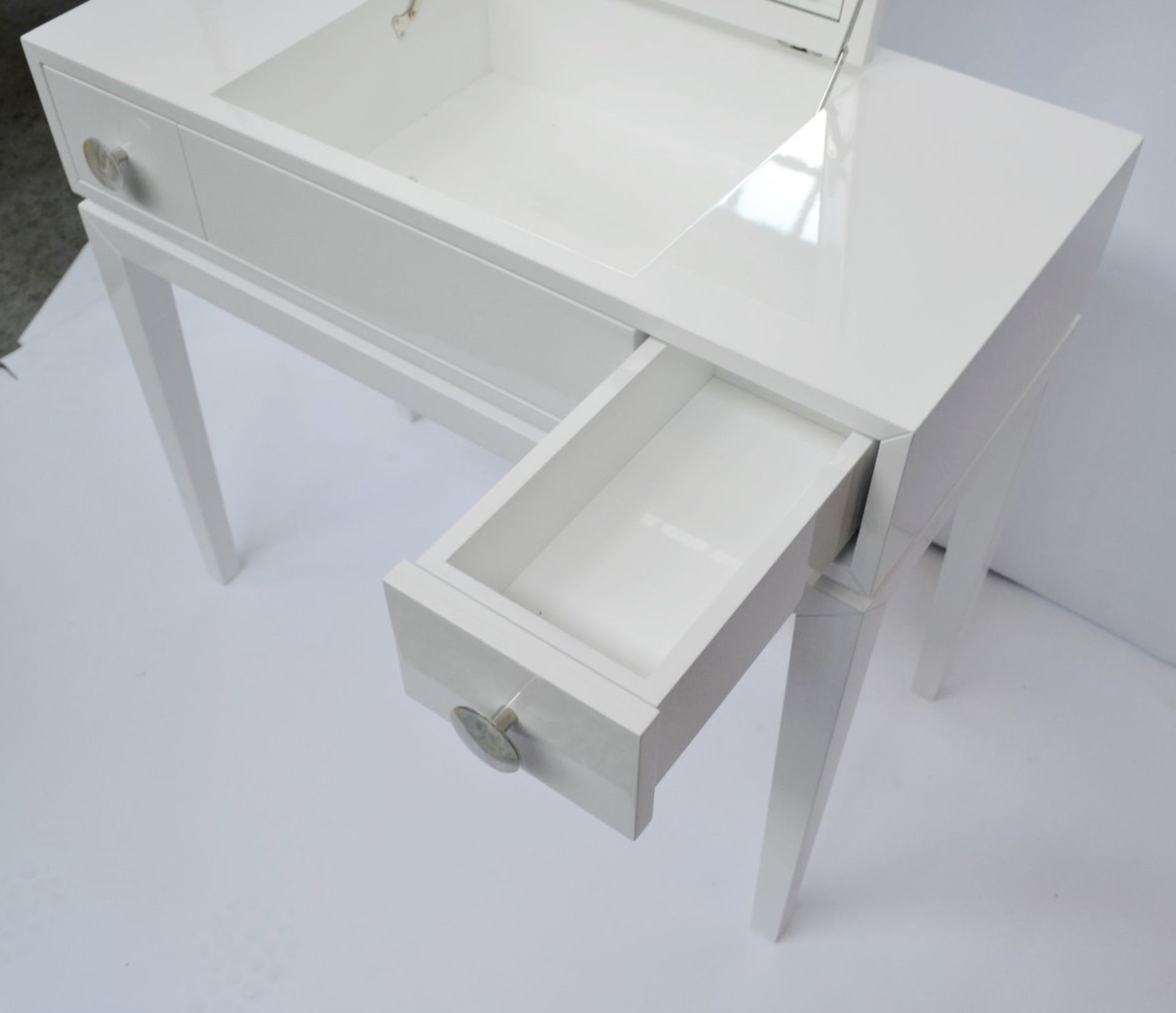 1 x FRATO Chicago Dressing Console - White Lacquered - Dimensions: H75 x W85 x D40cm - Ref: - Image 2 of 6