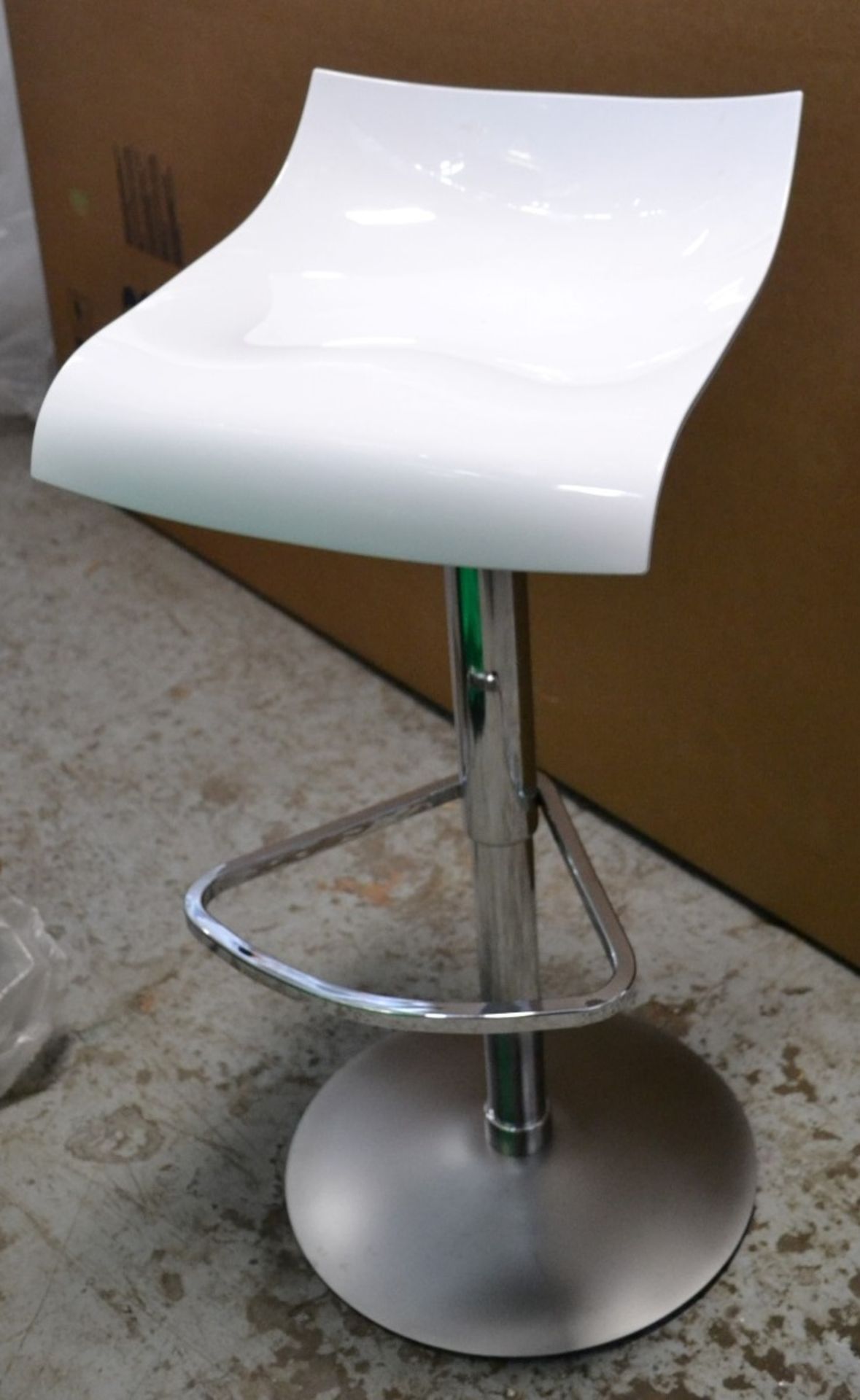 1 x Ligne Roset Pam Stool In White - Dimensions: Width 42 x Max Height 92 x Depth 42cm (inc - Image 5 of 7