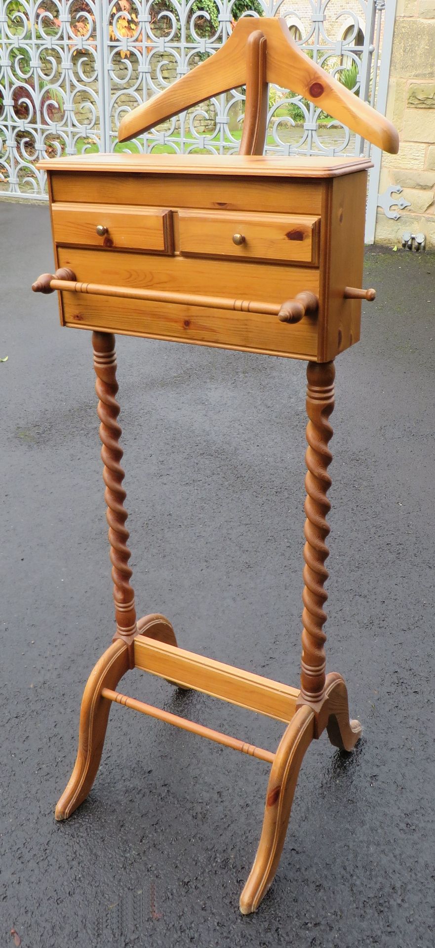 1 x 2-Drawer Pine Mens Valet Stand - CL175 - Location: Bradshaw BL2 - NO VAT ON THE HAMMER - Image 3 of 9