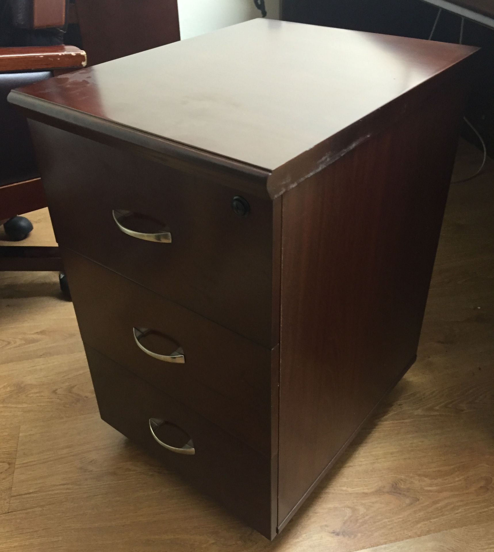 1 x Attractive Luxury Executive Office Desk, Executive Chair, Chest of Drawers and Sideboard - Image 6 of 21