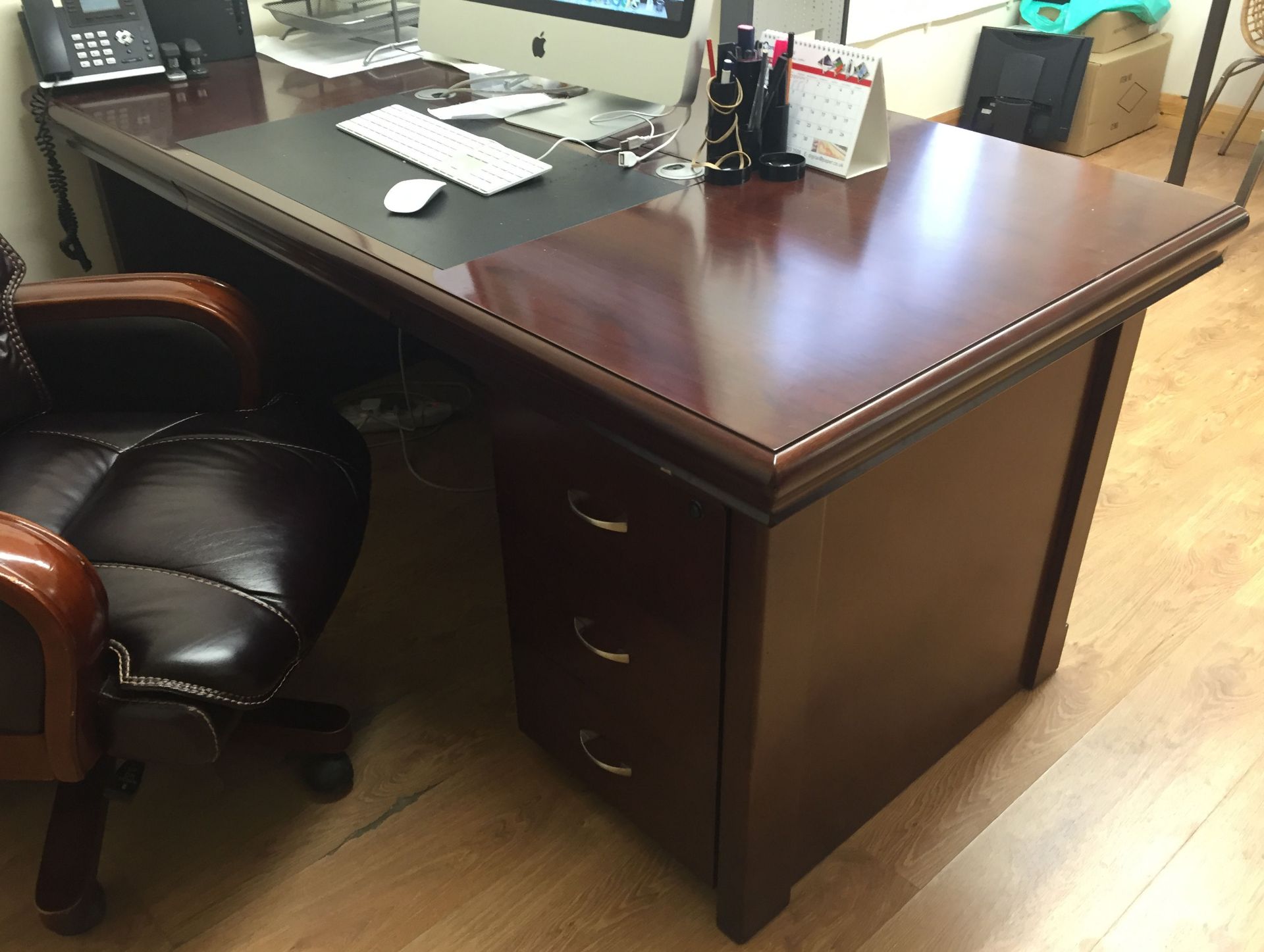 1 x Attractive Luxury Executive Office Desk, Executive Chair, Chest of Drawers and Sideboard - Image 15 of 21