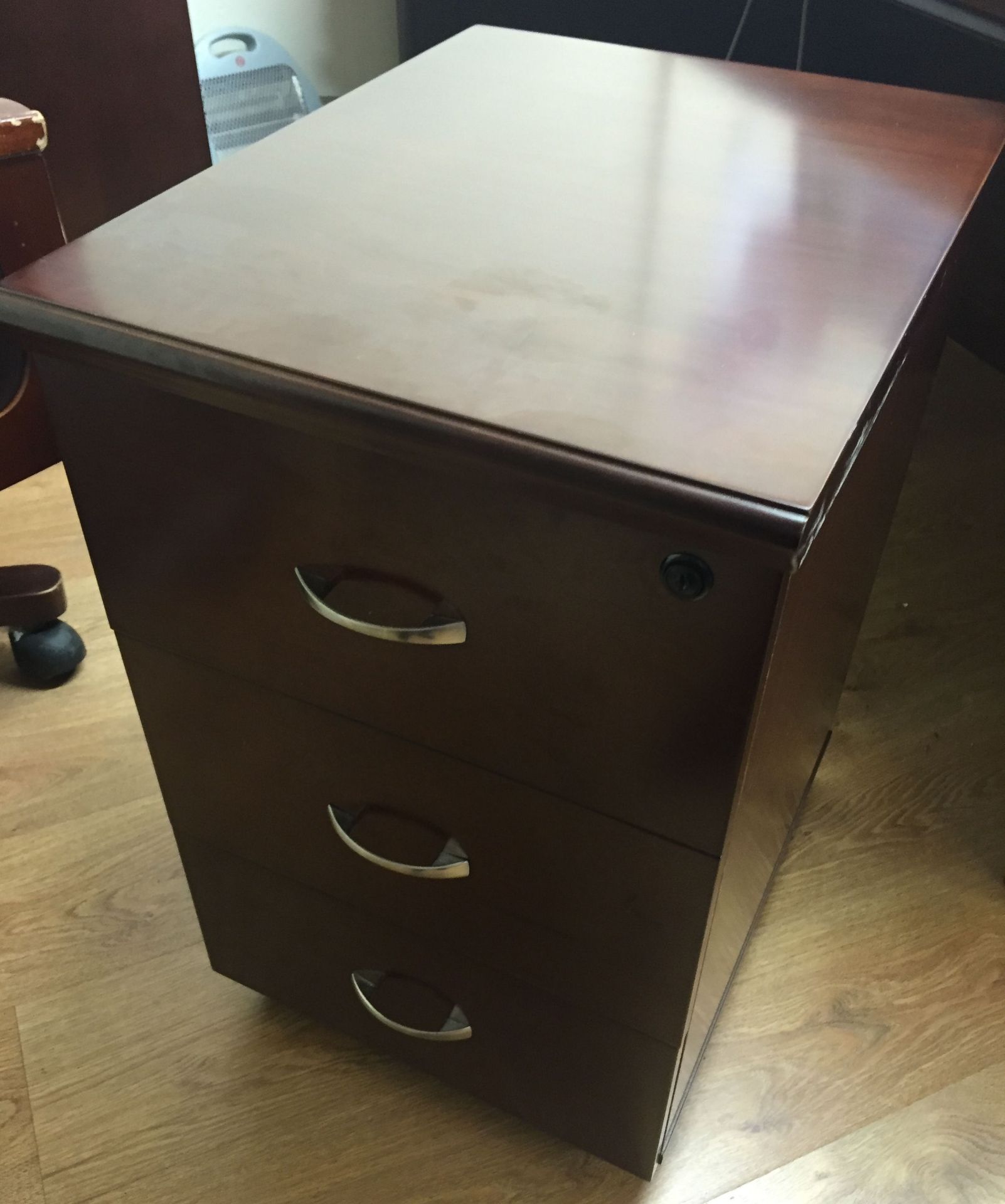 1 x Attractive Luxury Executive Office Desk, Executive Chair, Chest of Drawers and Sideboard - Image 3 of 21