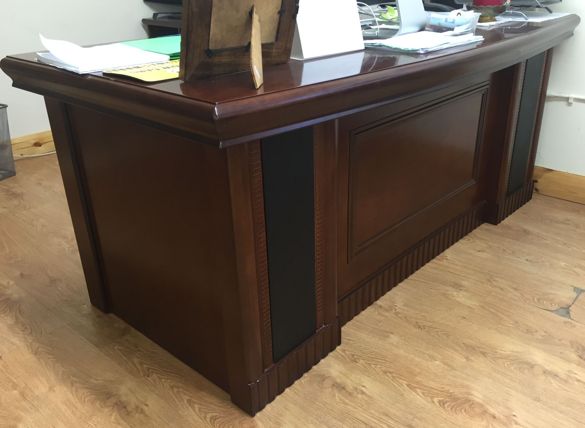 1 x Attractive Luxury Executive Office Desk, Executive Chair, Chest of Drawers and Sideboard