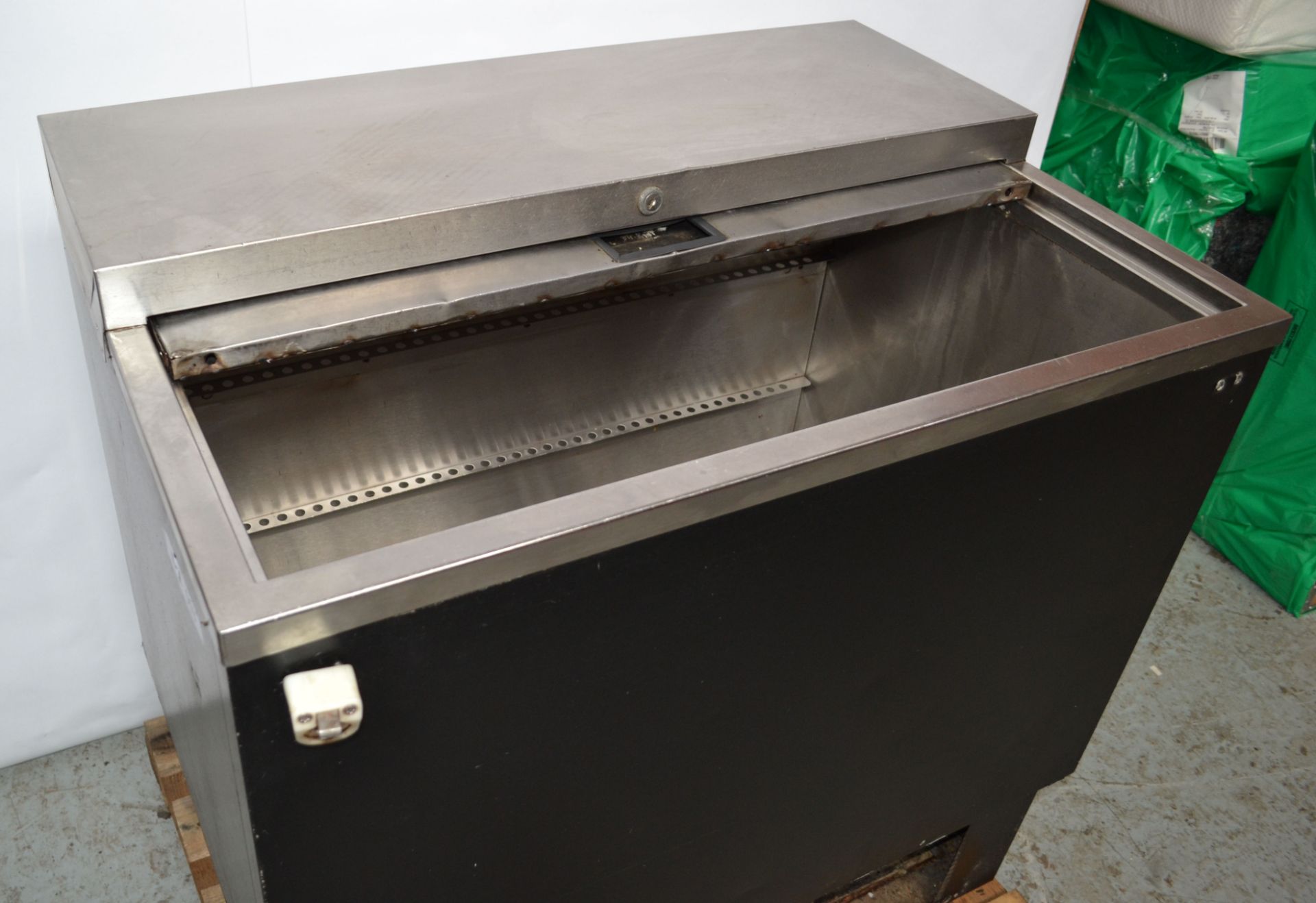 1 x IMC BK90 Series 2 Top Loading Bottle Cooler - Ref :NCE003 - CL007 - Location: Altrincham - Image 12 of 17