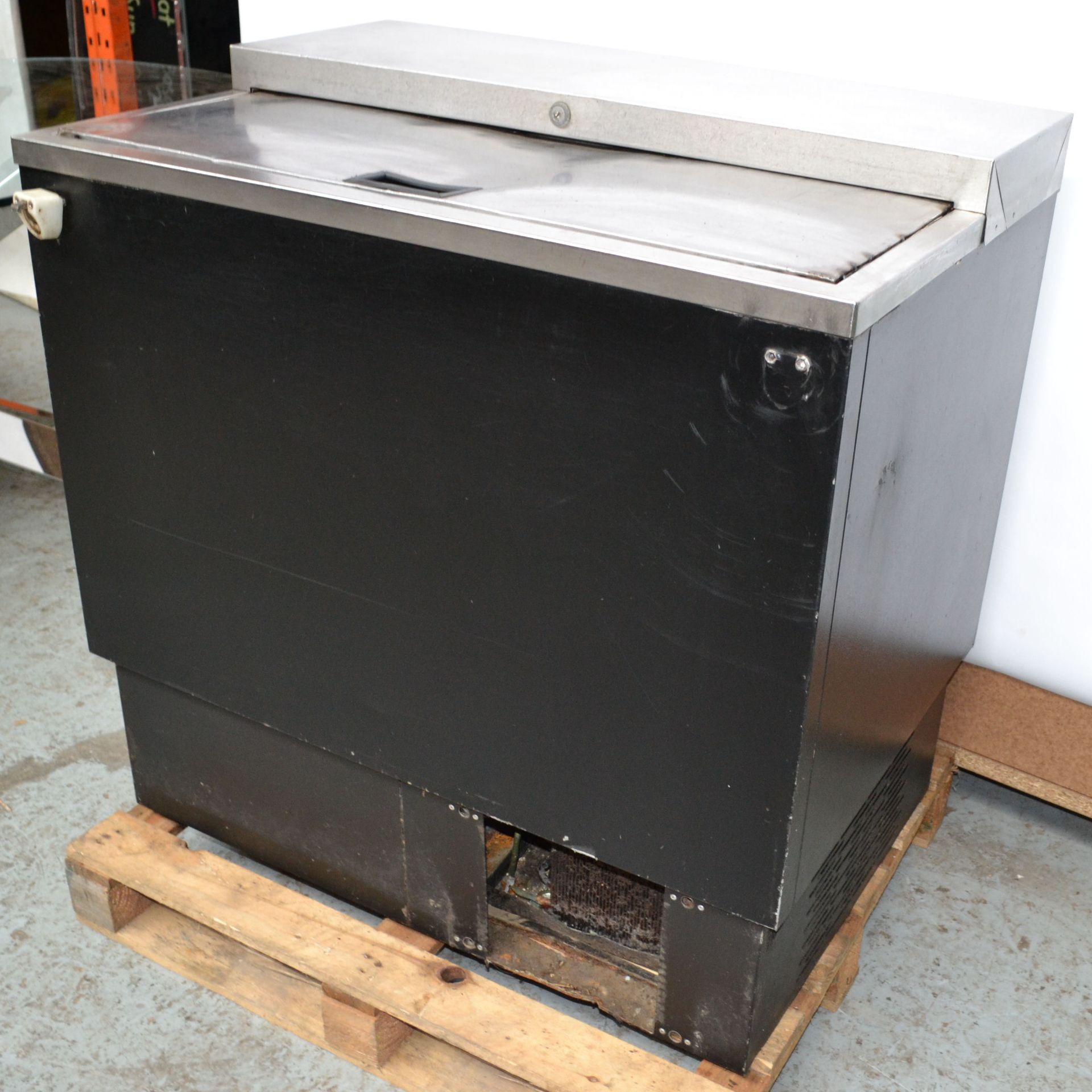1 x IMC BK90 Series 2 Top Loading Bottle Cooler - Ref :NCE003 - CL007 - Location: Altrincham - Image 3 of 17