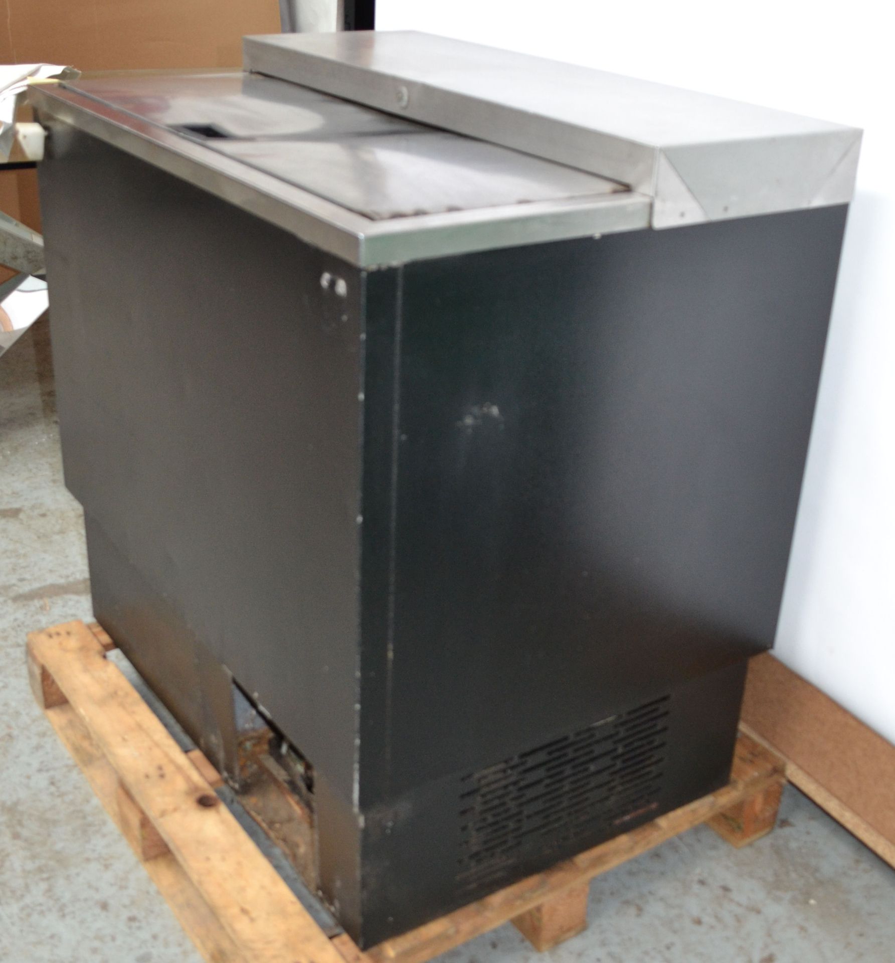 1 x IMC BK90 Series 2 Top Loading Bottle Cooler - Ref :NCE003 - CL007 - Location: Altrincham - Image 6 of 17