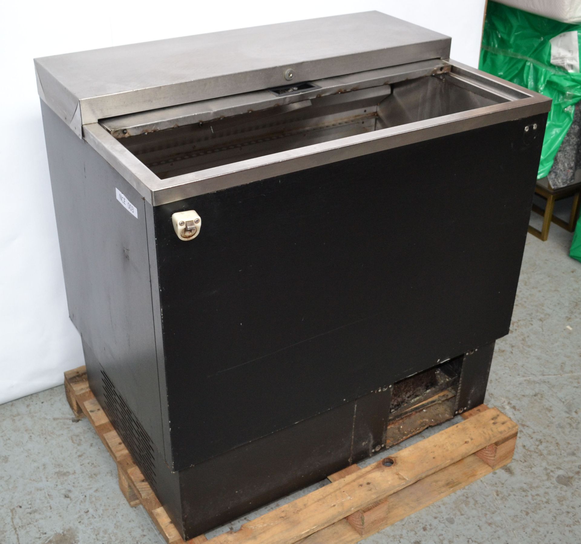 1 x IMC BK90 Series 2 Top Loading Bottle Cooler - Ref :NCE003 - CL007 - Location: Altrincham - Image 13 of 17