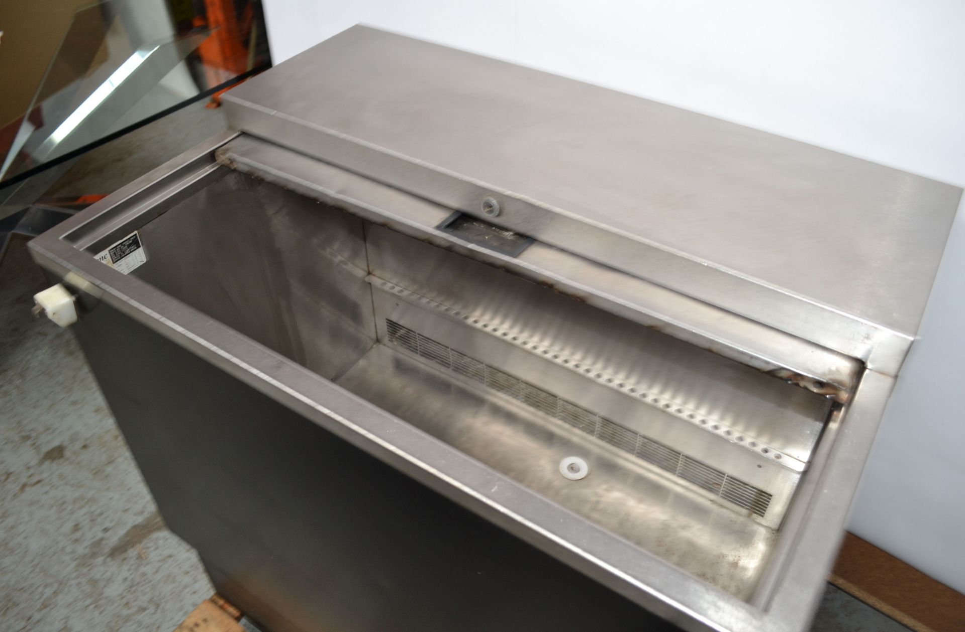 1 x IMC BK90 Series 2 Top Loading Bottle Cooler - Ref :NCE003 - CL007 - Location: Altrincham - Image 8 of 17