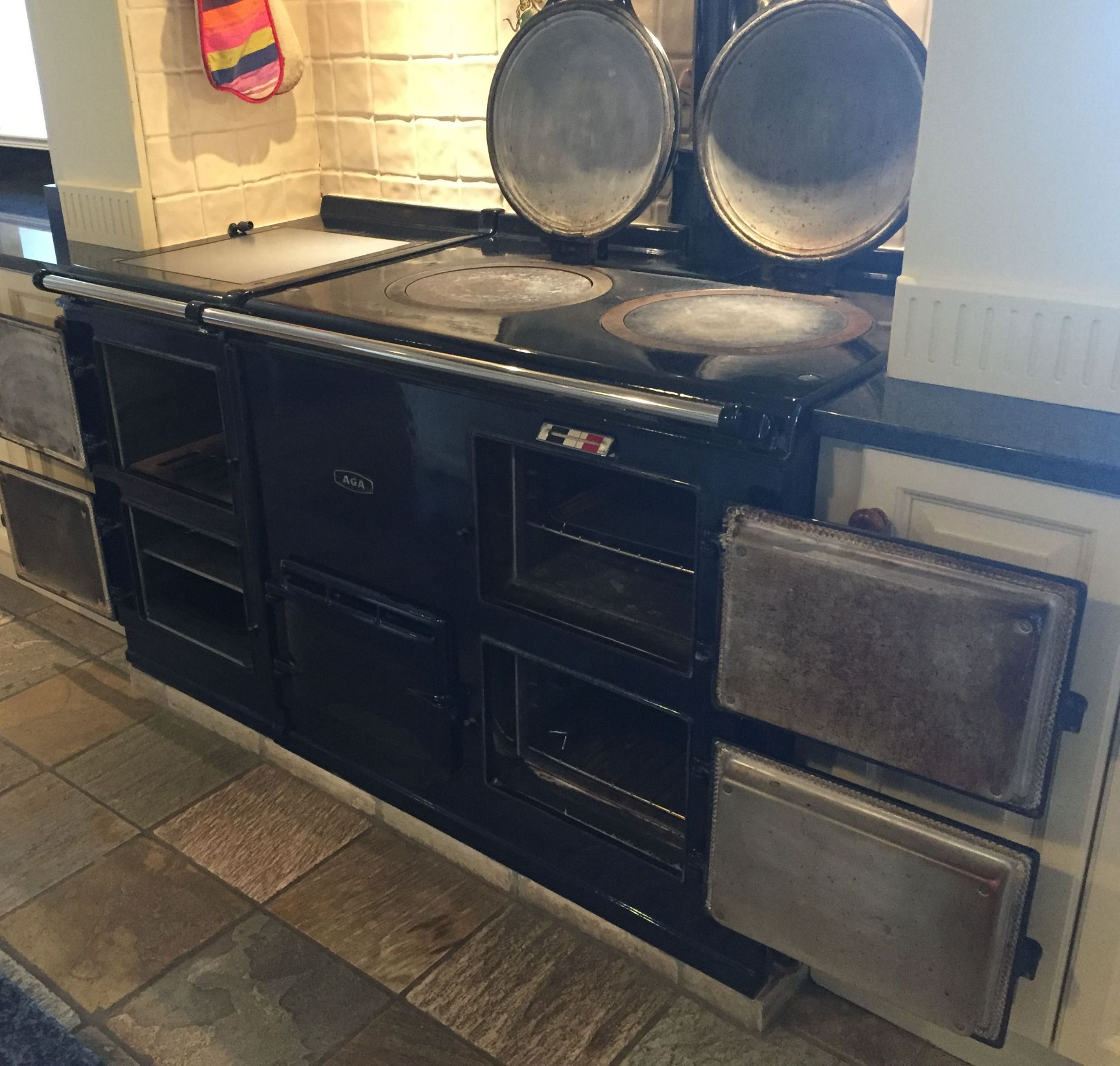 1 x Aga 4-Oven, 3-Plate Dual-Fuel Range Cooker - Cast Iron With Navy Enamel Finish With A Black - Image 8 of 21