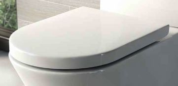 1 x Lloret Toilet Seat - Unused Unopened Stock With Fittings - CL190 - Ref JP030 - Location: